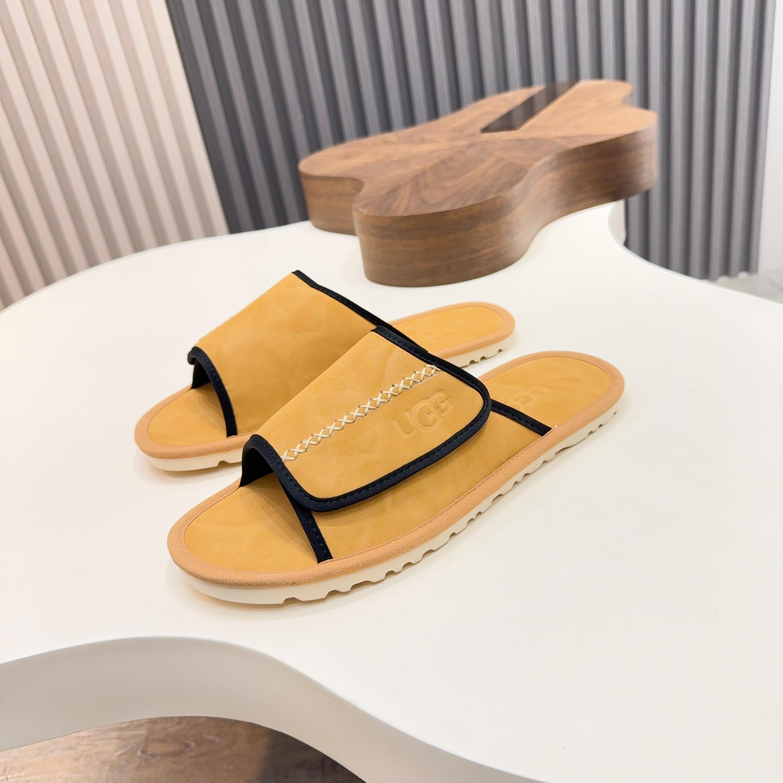 NO:555329,UGG 2025 new product Little Potato, Elaiya casual shoes new series, half drag and one kick to unlock the relaxed feeling, lightweight and thin sole, always light and fashionable, casually come out with a new style, it feels very UGG, versatile in spring and autumn, foam outsole, heat-embossed logo, multiple colors to choose from, code number 39-44 38 45, order,19860909UGG 2025新品小土豆,埃莱亚便鞋新生系列,半拖一脚蹬解锁松弛脚感,轻便薄底时刻轻盈时髦,随性走出全新风格,这感觉很UGG,春秋季百搭 发泡大底,热压logo徽标 颜色多色可选 码数39-44 38 45 订,,Men's shoes