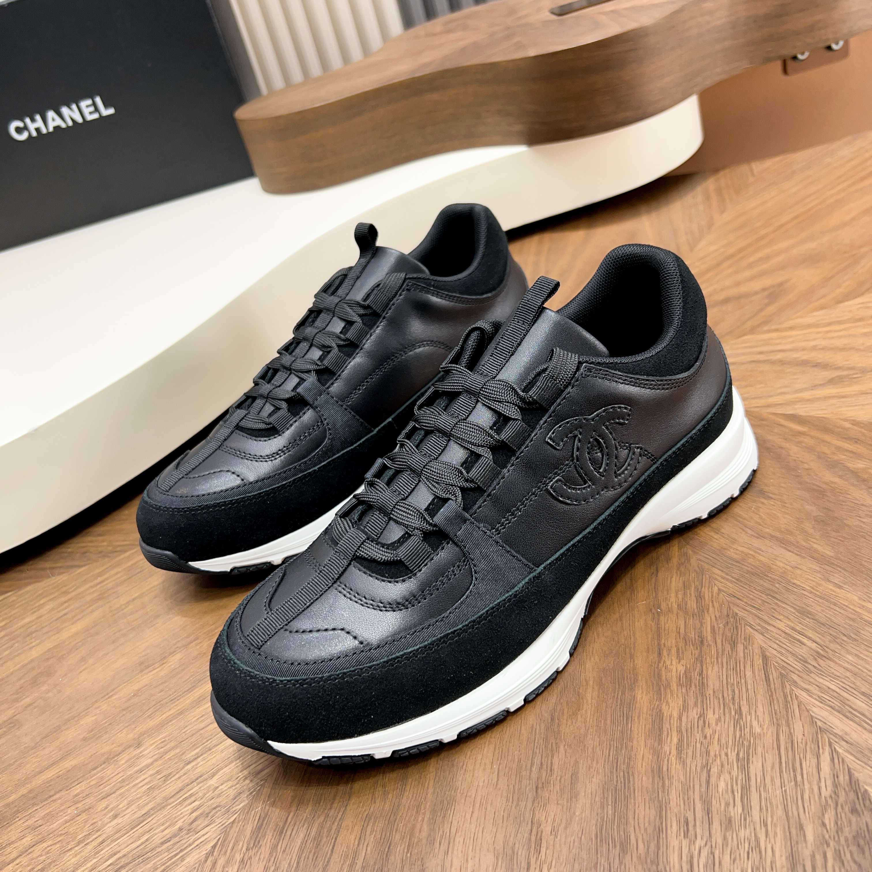 NO:704682,Ch@nel new autumn and winter sports shoes. Made of Italian imported cow suede with color matching. Multiple color matching + reflective edge design. Breathable and comfortable lining. Fashionable must-have size 39-44 (38 45 customized),,sneakers19860909Ch@nel 秋冬新款运动鞋 面料意大利进口牛反绒拼色而成 多种拼色+反光边料的设计感 透气舒适内里 时髦精必入码数39-44（38 45订做）,,sneakers,Men's shoes