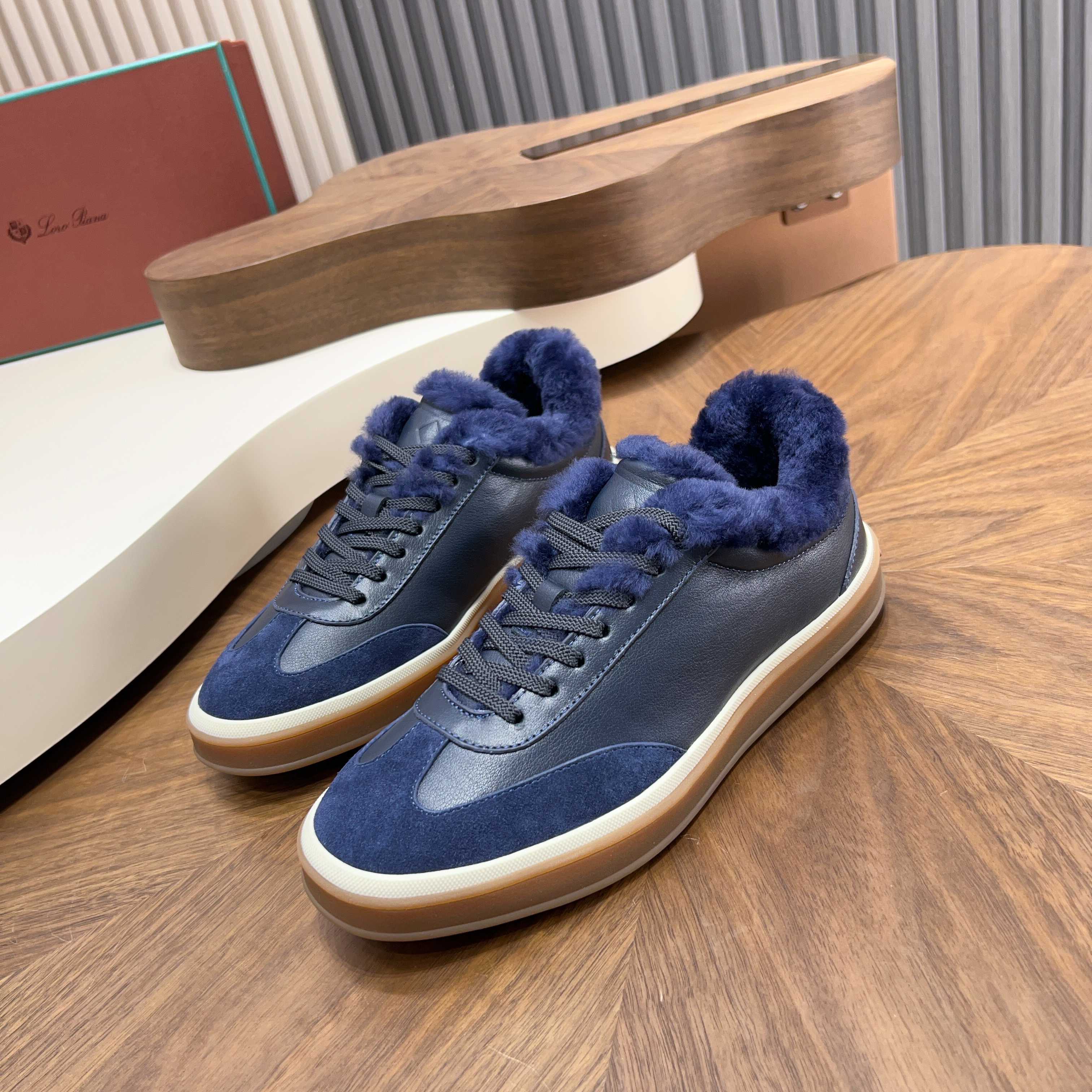 NO:589125,Loro Piana - Classic casual wool shoes, men's lace-up casual shoes and sneakers, high-quality lightweight and comfortable fabrics, suitable for outdoor leisure, the color is young and energetic, it looks great with sportswear or casual suits!  Size 39-44 (45, 46, can be customized),,loro piana,sneakers,business suit19860909Loro Piana —诺优翩雅 经典款休闲羊毛鞋,男士系带休闲鞋运动鞋,高品质轻便舒适面料,户外休闲均可,配色年轻又有活力,搭配运动装或休闲西装都超赞！ 码数39-44（45、46、可订做）,,loro piana,sneakers,business suit,Men's shoes