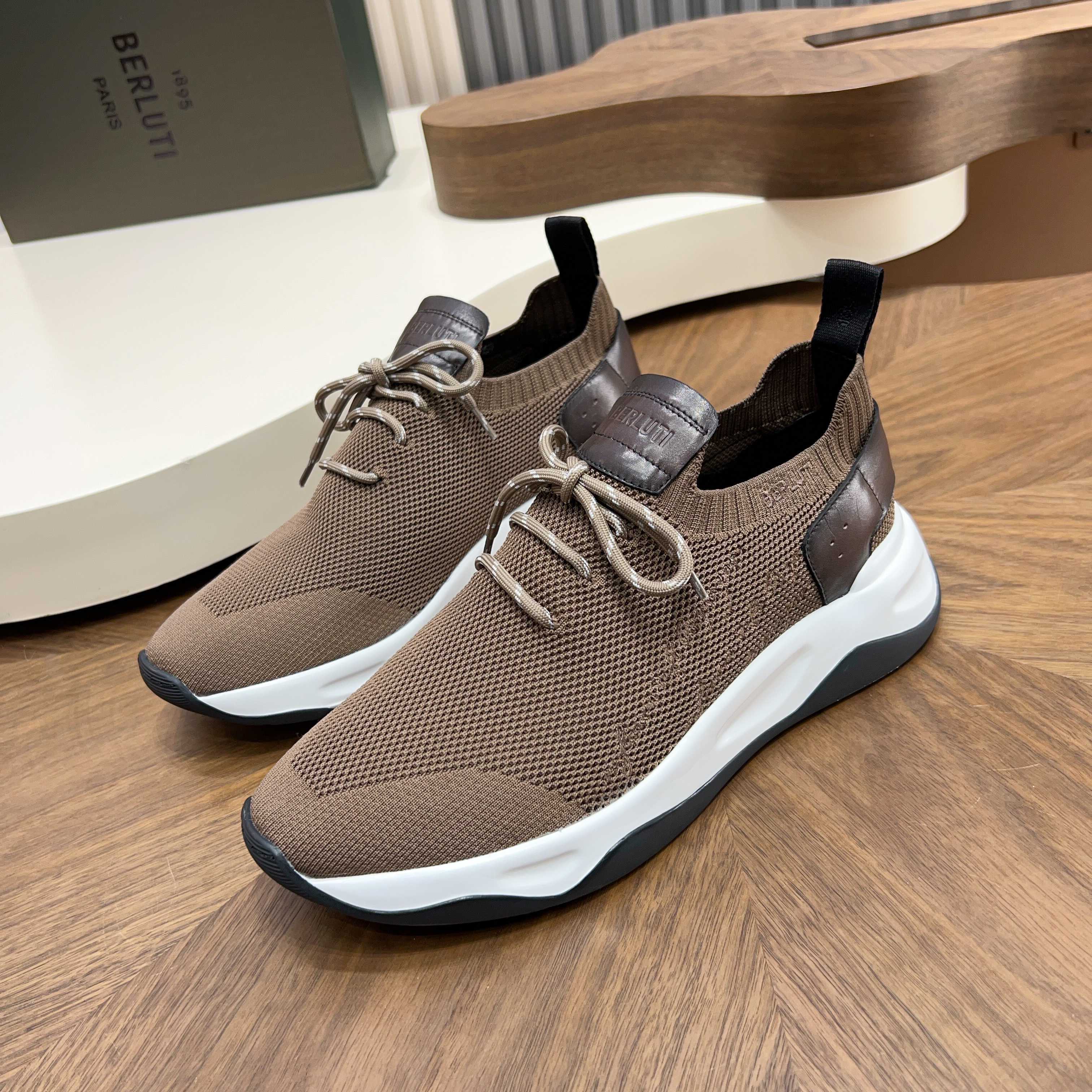 NO:620321,Berlut* Shadow men's sports shoes. This pair of socks is made of lightweight and extremely tough knitted fabric and high-density fly weaving. It is matched with the signature calfskin embryo hand-rubbed and color-changing process to restore the ZP double-layered brand logo on the feet. The interior is smooth and comfortable, with the original code!  Exclusive private model outsole. Size39-44 (38.45.46 can be customized),,sneakers,cowhide,socks19860909布鲁提 Berlut* Shadow男士运动鞋履 ,这双袜子鞋用轻盈且极富韧性的针织面料,高密度飞织制成,搭配招牌的小牛皮皮胚手工擦色改色工艺,还原ZP双层品牌logo垫脚 内里平整舒适 ,原版标码！独家私模大底. Size39-44（38.45.46可定做）,,sneakers,cowhide,socks,Men's shoes