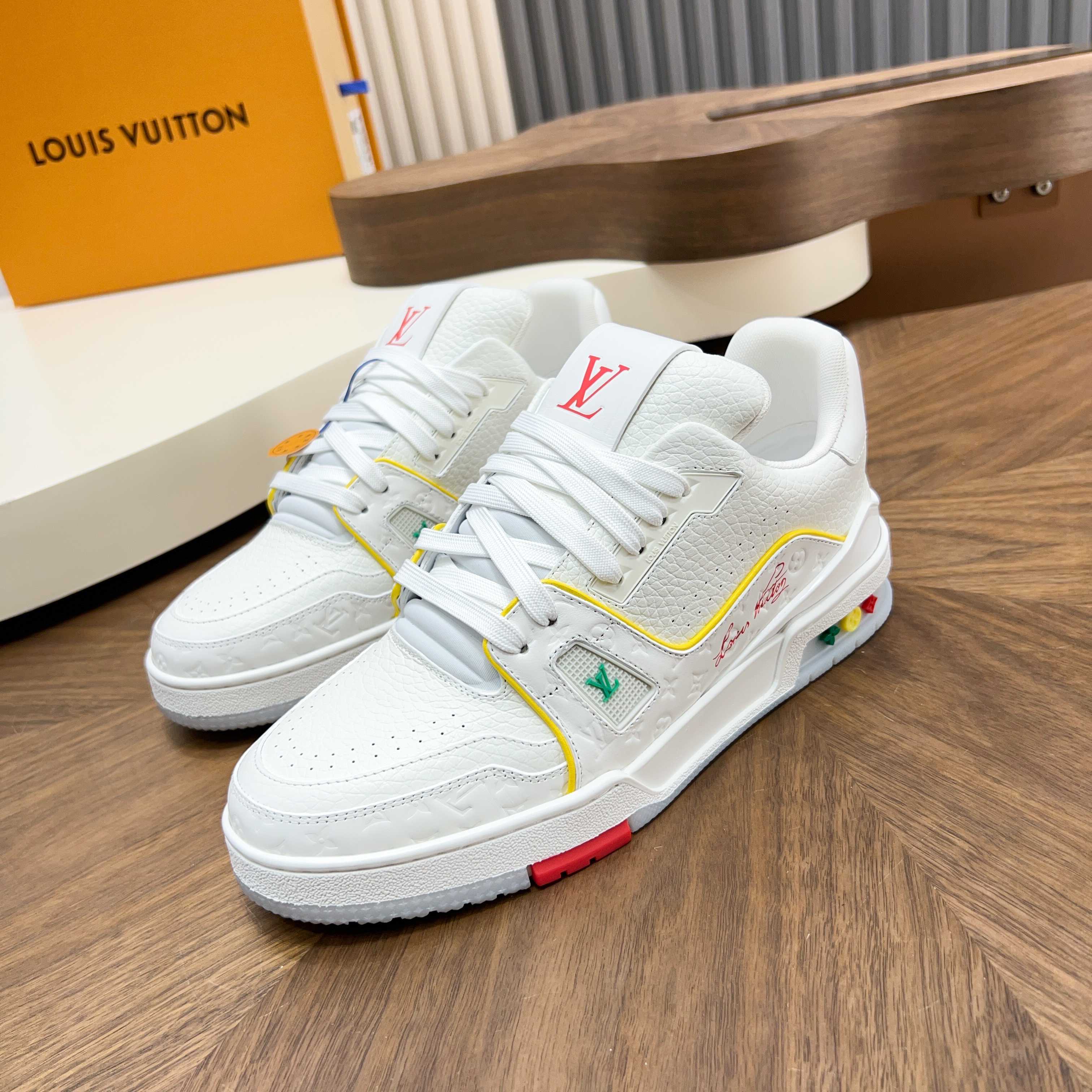 NO:621368,Lujia's new color trainer sneakers, this LV Trainer sneaker is made of soft grained calfskin, showing pure colors, the #54 logo on the back traces the brand's birth in 1854, the designer's handwritten brand logo embellishes one side, virgil abloh personally designed it, a very commemorative sneaker, the new LV Louis Vuitton louis vuitton trainer sneaker low casual sports culture versatile basketball shoes, size39-44 38 45  order,,louis vuitton,louis vuitton,louis vuitton,louis vuitton,louis vuitton,sneakers,cowhide19860909驴家 新配色 trainer运动鞋,本款 LV Trainer 运动鞋取材柔软粒面小牛皮,呈现纯净色调,后部#54标识追溯品牌诞生于1854年,设计师手写体品牌标识点缀一侧,virgil abloh亲自操刀设计,非常具有纪念价值的一款运动鞋,全新lv路易威登louis vuitton trainer sneaker low休闲运动文化百搭篮球板鞋 ,size39-44 38 45 订,,louis vuitton,louis vuitton,louis vuitton,louis vuitton,louis vuitton,sneakers,cowhide,Men's shoes