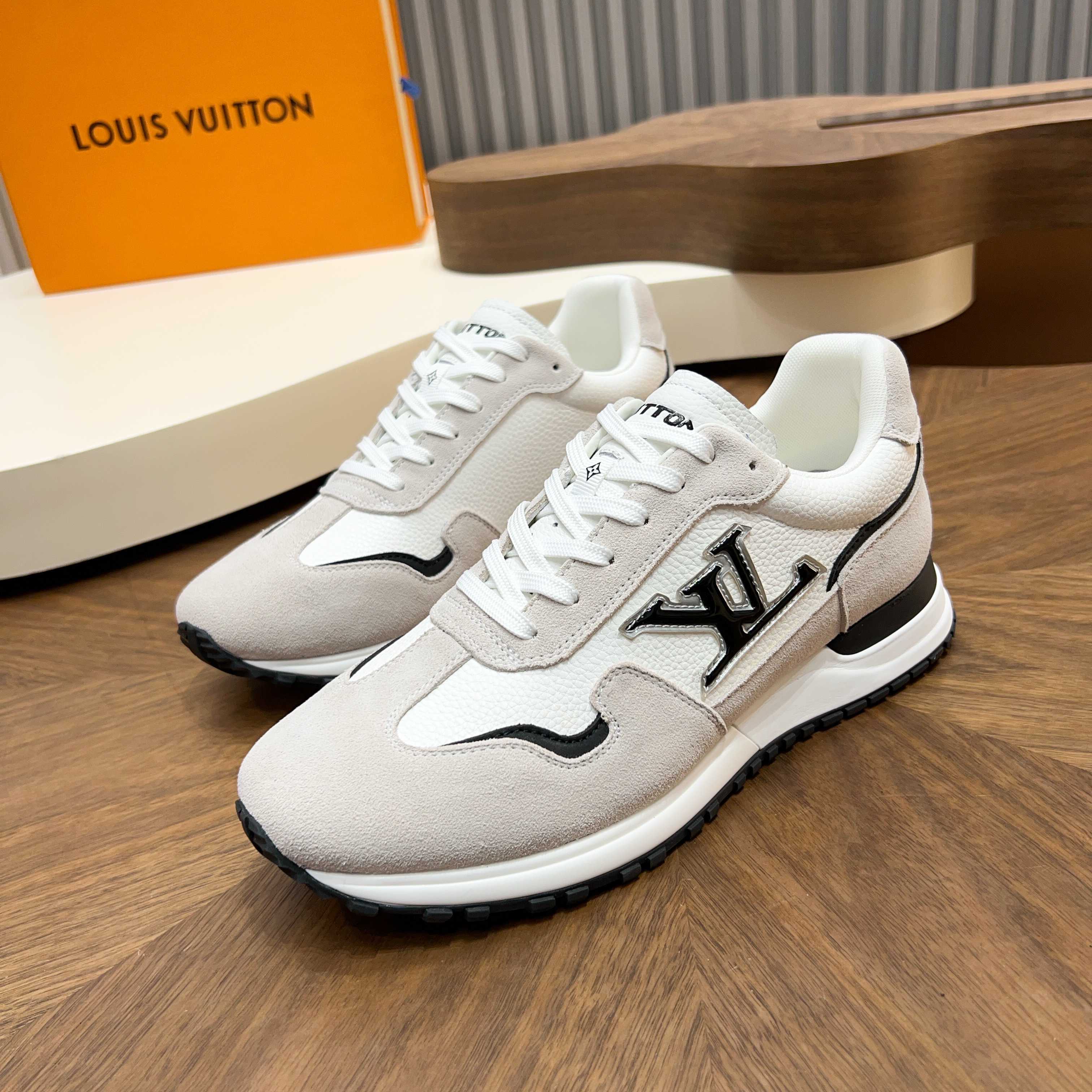 NO:665157,[Louis Vuitton] Louis Vuitton - high-end quality original order casual sports shoes - upper pebbled calfskin, nappa calfskin, tongue, shoe body, sewn brand plastic logo, heel silk screen brand LOGO - lining nappa calfskin, foot pad; brand canvas - outsole ultra-light TPU foam; molded outsole - ultra-high quality control, fine workmanship highlighted (high-end, luxury, grade) -Size  39-44 (38,45, can be customized),,louis vuitton,louis vuitton,sneakers,cowhide19860909【Louis Vuitton】路易威登 -高端品质 原单·休闲运动鞋 -鞋面荔纹小牛皮、纳帕小牛皮、鞋舌.鞋身.车缝品牌塑胶logo标识、后跟丝印品牌LOGO -内里纳帕小牛皮,垫脚；品牌帆布 -大底超轻TPU发泡；成型大底 -超高品控·做工精细凸显(高端·贵气·档次) -Size 39-44（38,45,可订做),,louis vuitton,louis vuitton,sneakers,cowhide,Men's shoes