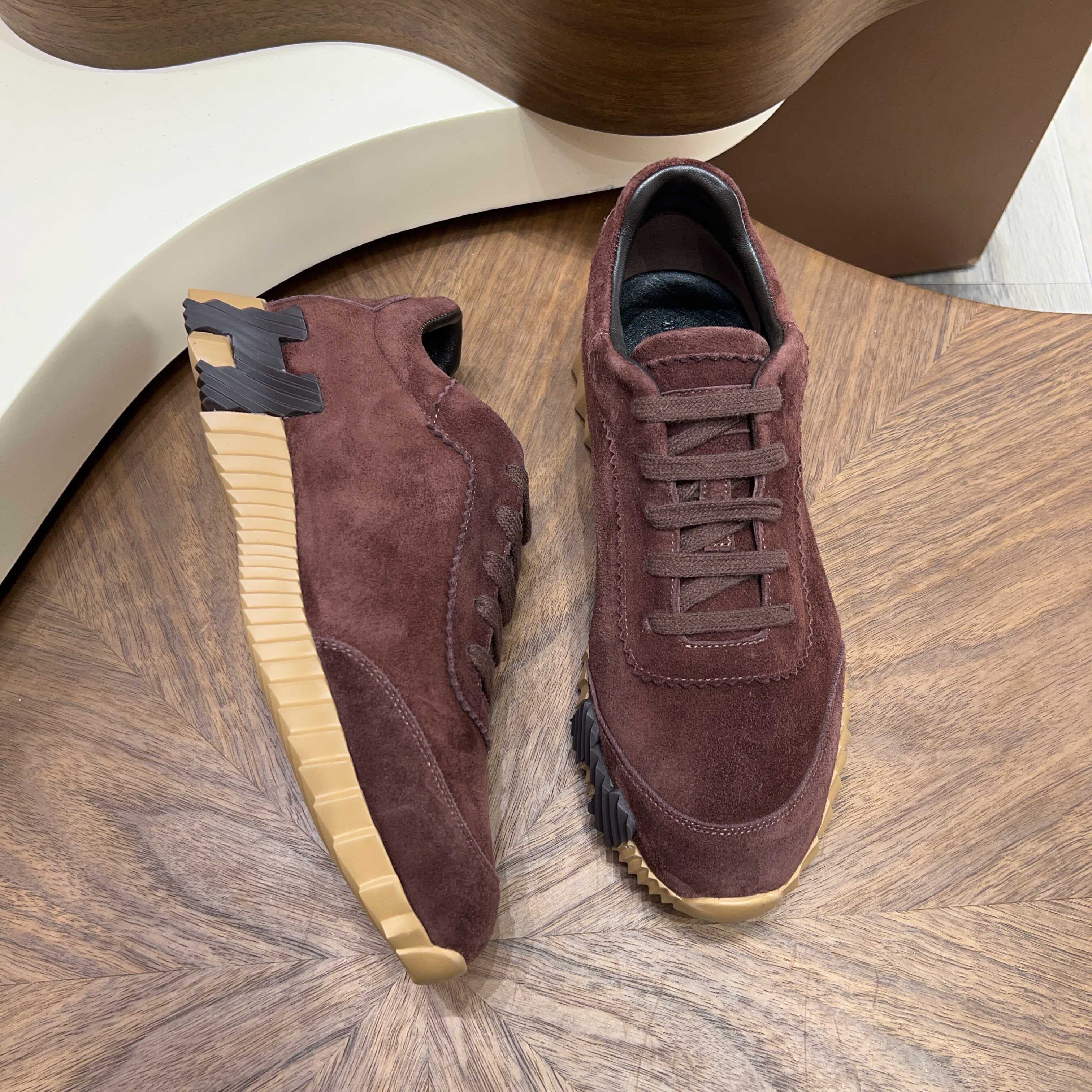 NO:956236,H Hermès Bouncing sports shoes, men's casual sports shoes, the upper is made of imported calfskin spliced ​​with a frosted cowhide layer, imported materials, full texture, lightweight soles decorated with contrasting patterns, creating a versatile fashion style. Size39-44 (38 45 46. Customized),,hermes,sneakers,cowhide19860909H爱马仕Bouncing运动鞋,男士休闲运动鞋,鞋面进口小牛皮拼接头层磨砂牛皮打造,进口材质,质感十足,轻盈鞋底装饰撞色图案,打造百搭时尚风格. Size39-44（38 45 46.定做）,,hermes,sneakers,cowhide,Men's shoes