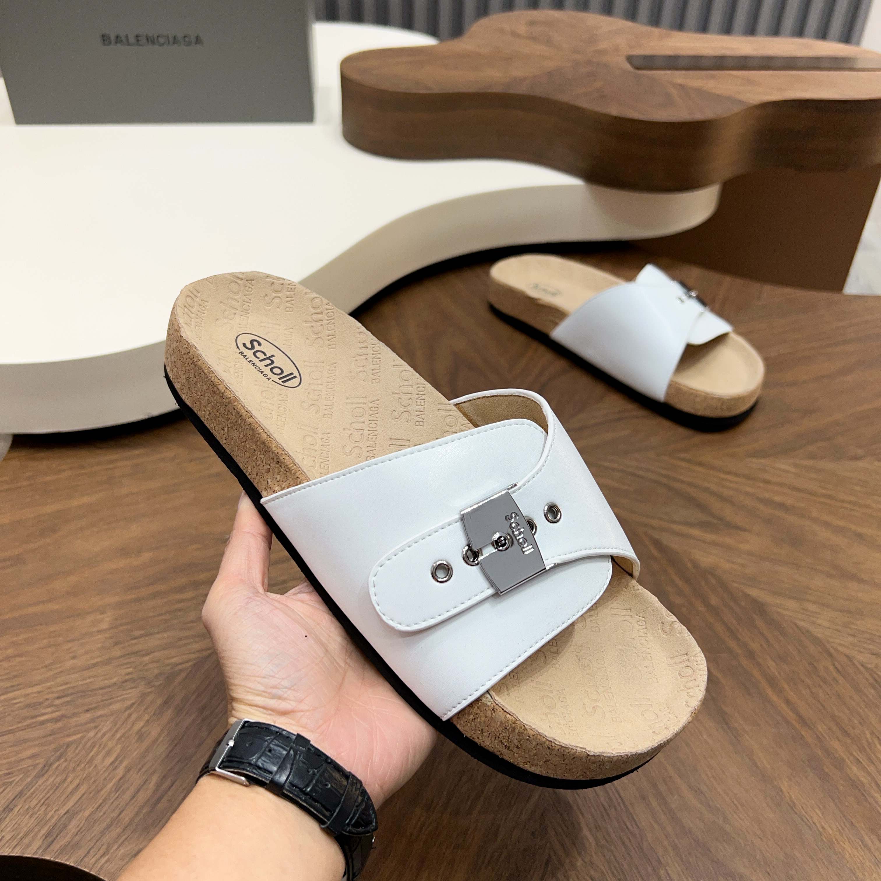 Шлёпанцы Balenciaga