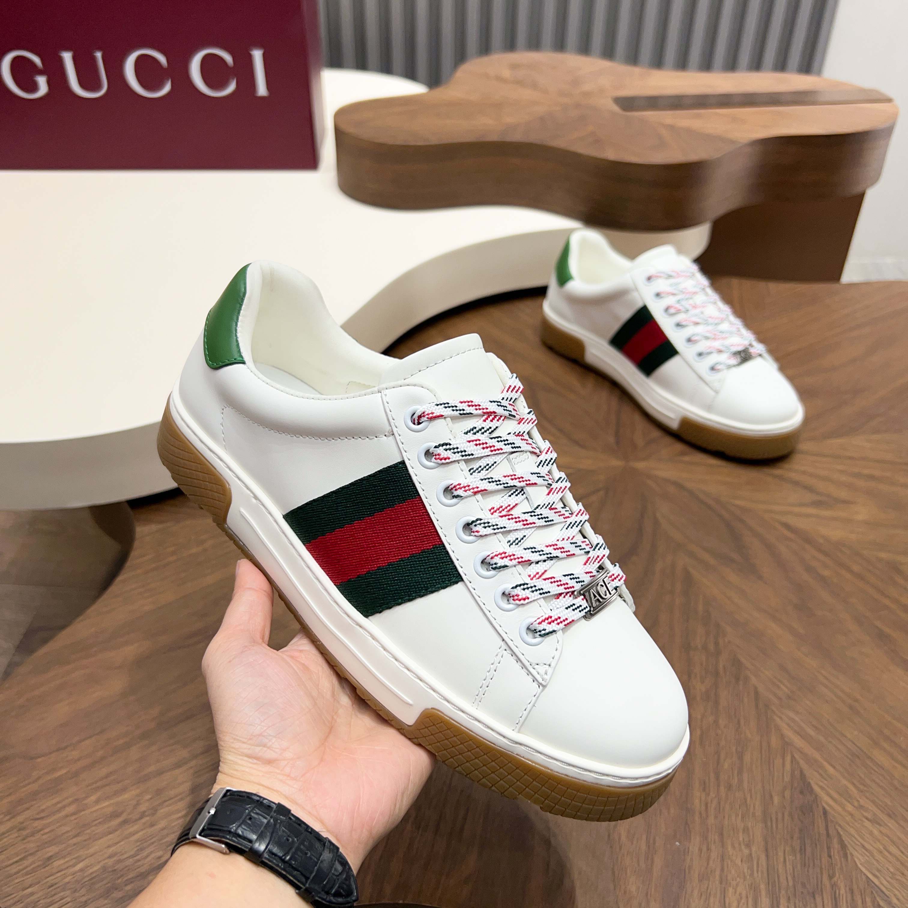 Мужские кроссовки в белом цвете Gucci