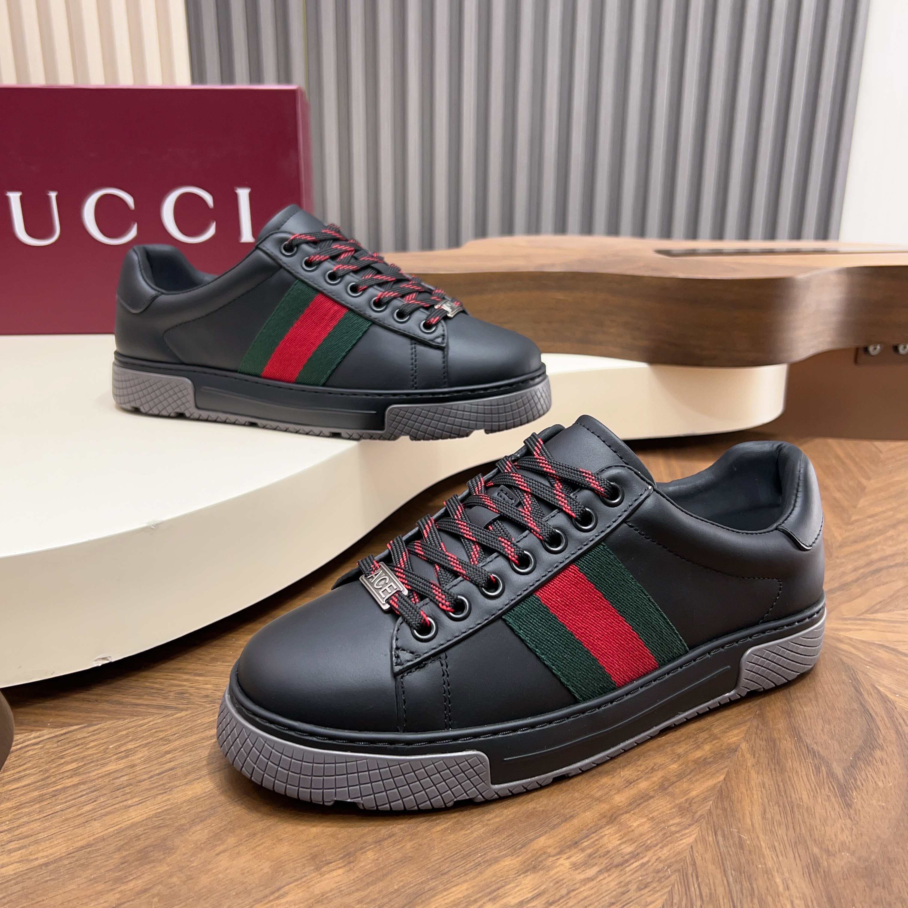 NO:780335,Popular GUCCI shoes, quality online!   39-44, 38/45 exclusive customization, classic red and green webbing, super elegant on the toes, authentic quality, details can withstand magnification, gucci19860909爆款GUCCI好鞋,品质在线！  39-44,38/45专属定制 经典红绿织带,上脚超显气质 正作品质,细节经得起放大,,gucci,Men's shoes