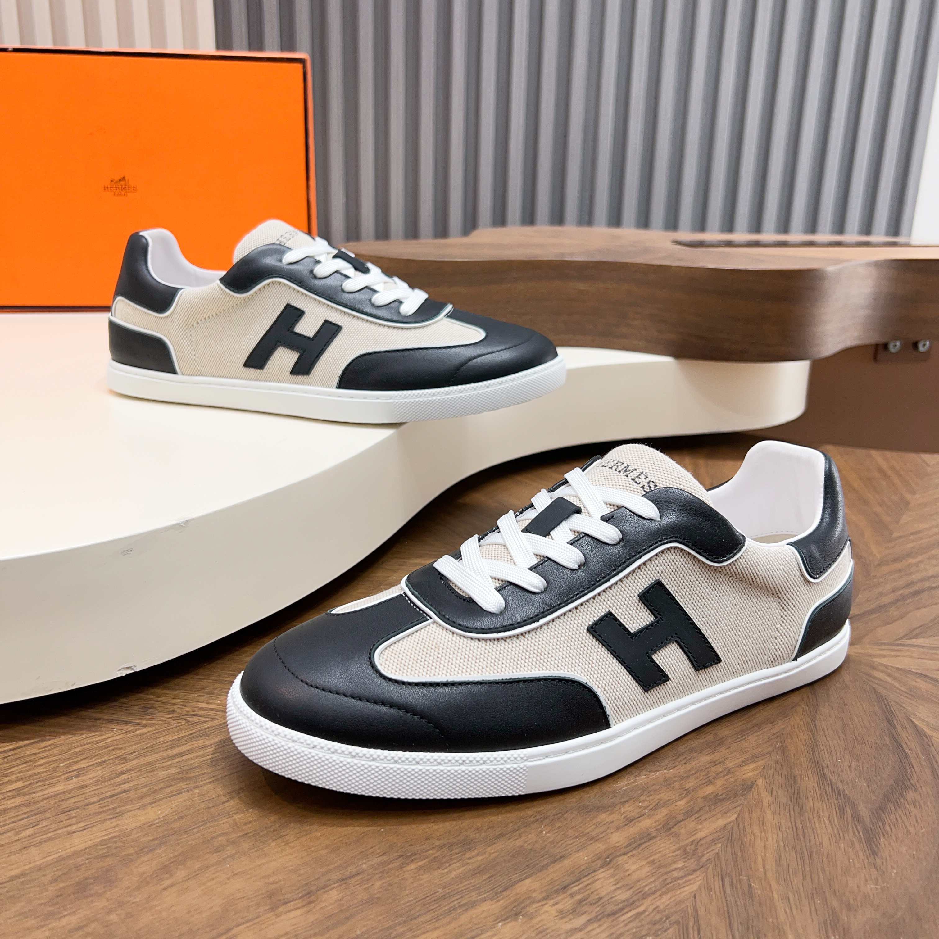 NO:829535,H family Hermès Join series casual sports shoes. The uppers are made of calfskin and Epsom calfskin sports shoes, decorated with contrasting patterns. Create a casual retro style. Fresh, good-looking and versatile, size 39-44 (45 46 customized),, hermes, sneakers, cowhide19860909H家爱马仕Join系列休闲运动鞋 .鞋面采用小牛皮和Epsom小牛皮运动鞋,装饰撞色图案.打造休闲复古风格.清新好看百搭 size39-44（45 46定制）,,hermes,sneakers,cowhide,Men's shoes