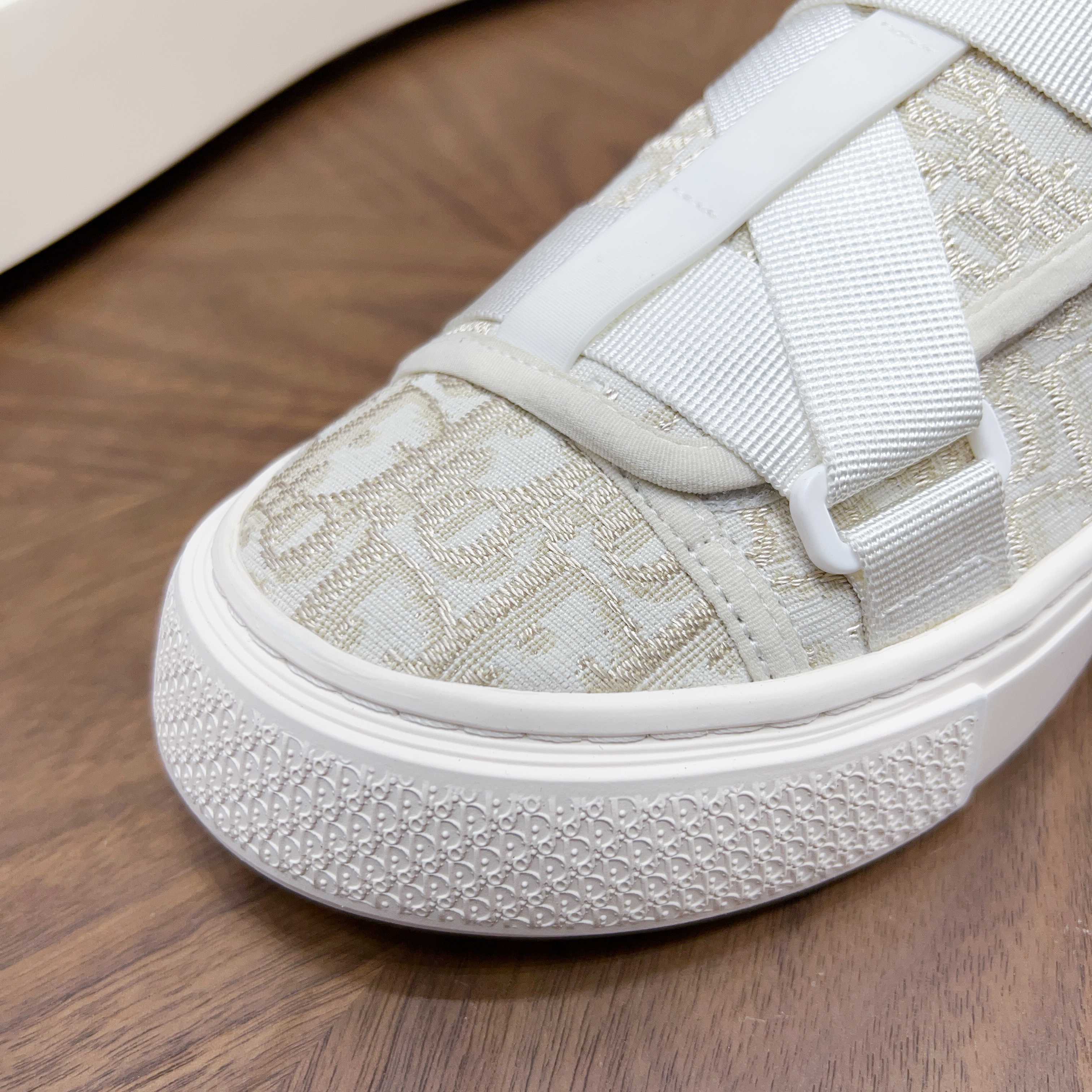 Dior Style Men's Shoes style reference detail image 4 from source 782383