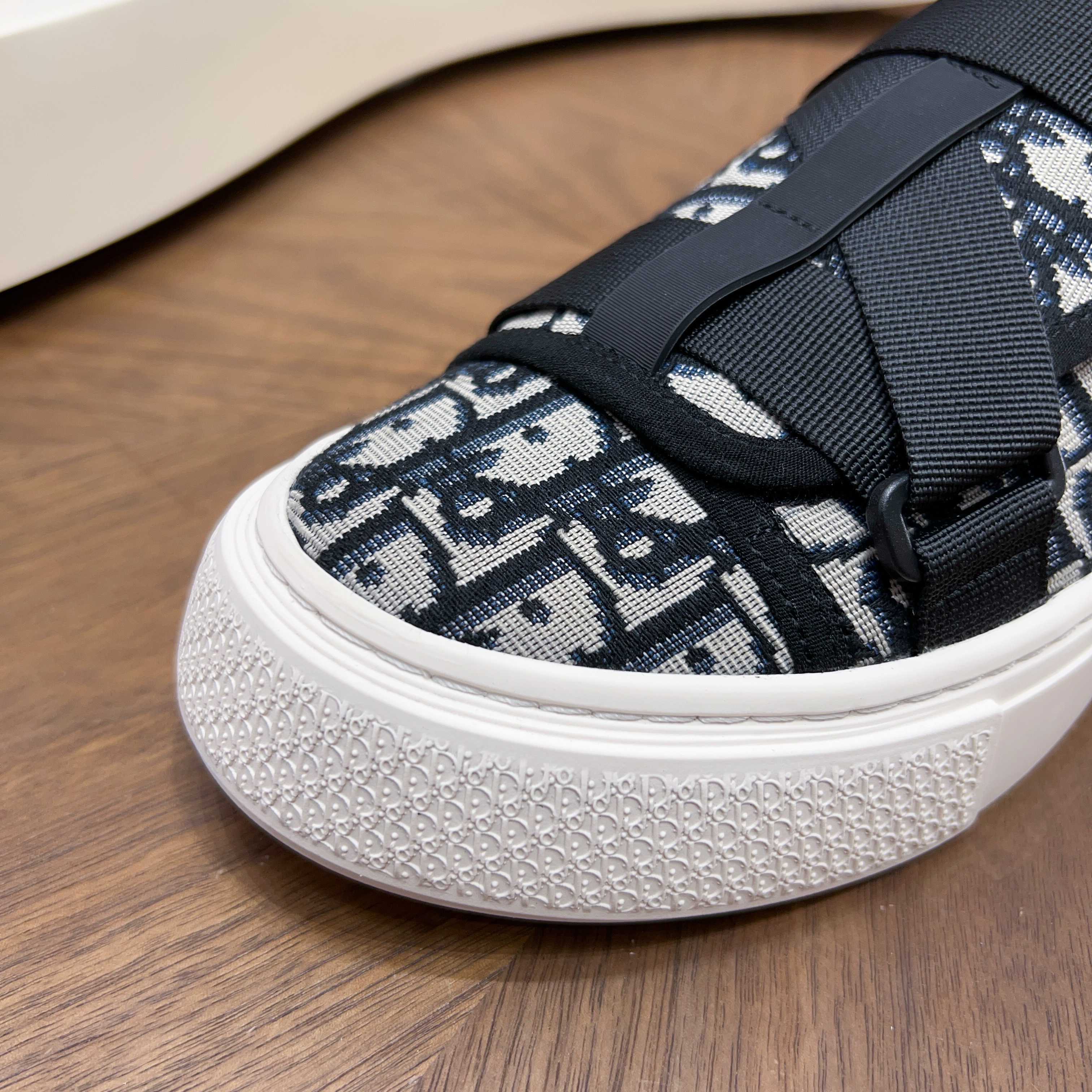 Dior Style Men's Shoes style reference detail image 5 from source 782384