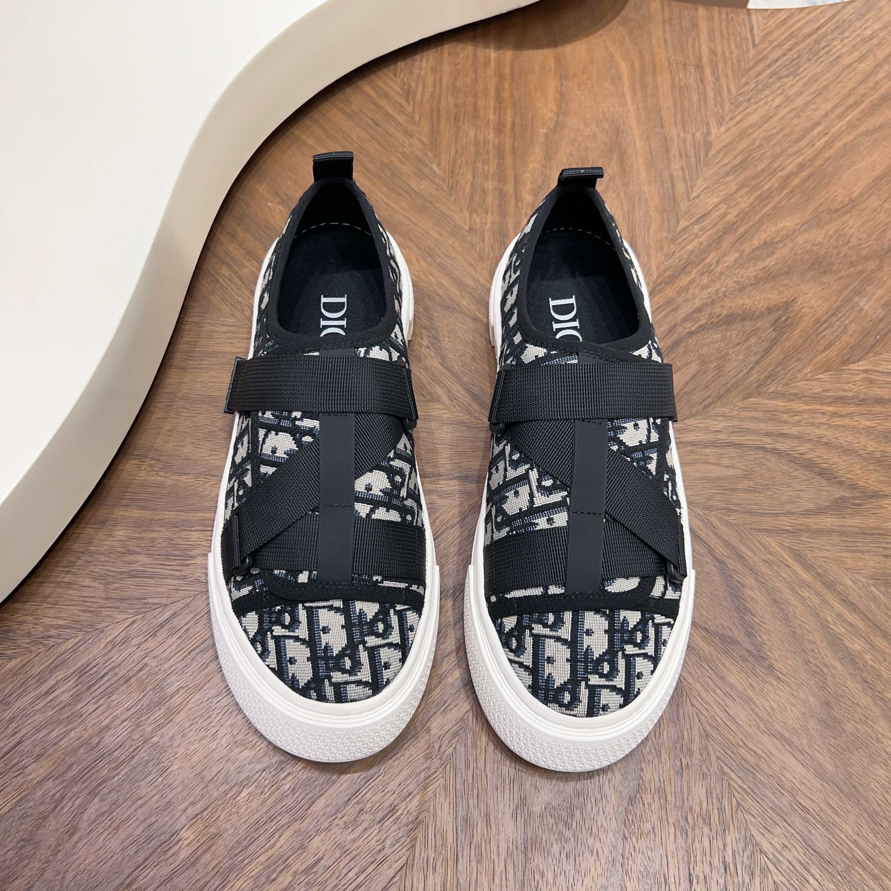 Dior Style Men's Shoes style reference detail image 7 from source 782384