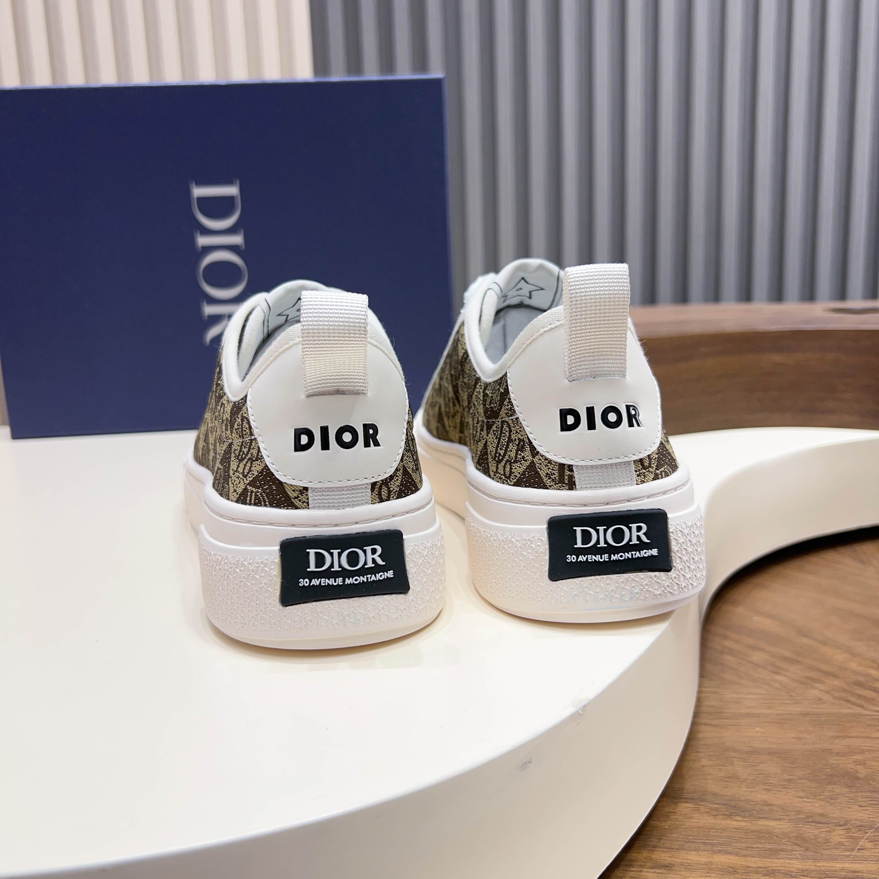 Dior Style Men's Shoes style reference detail image 7 from source 782385