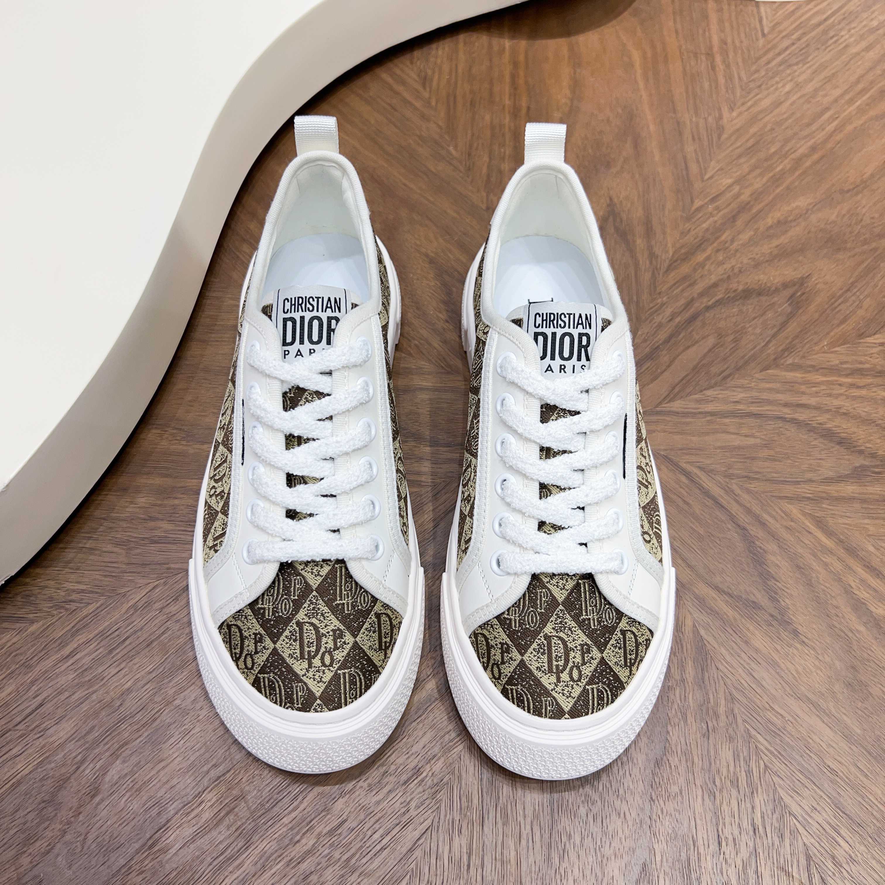 Dior Style Men's Shoes style reference detail image 9 from source 782385