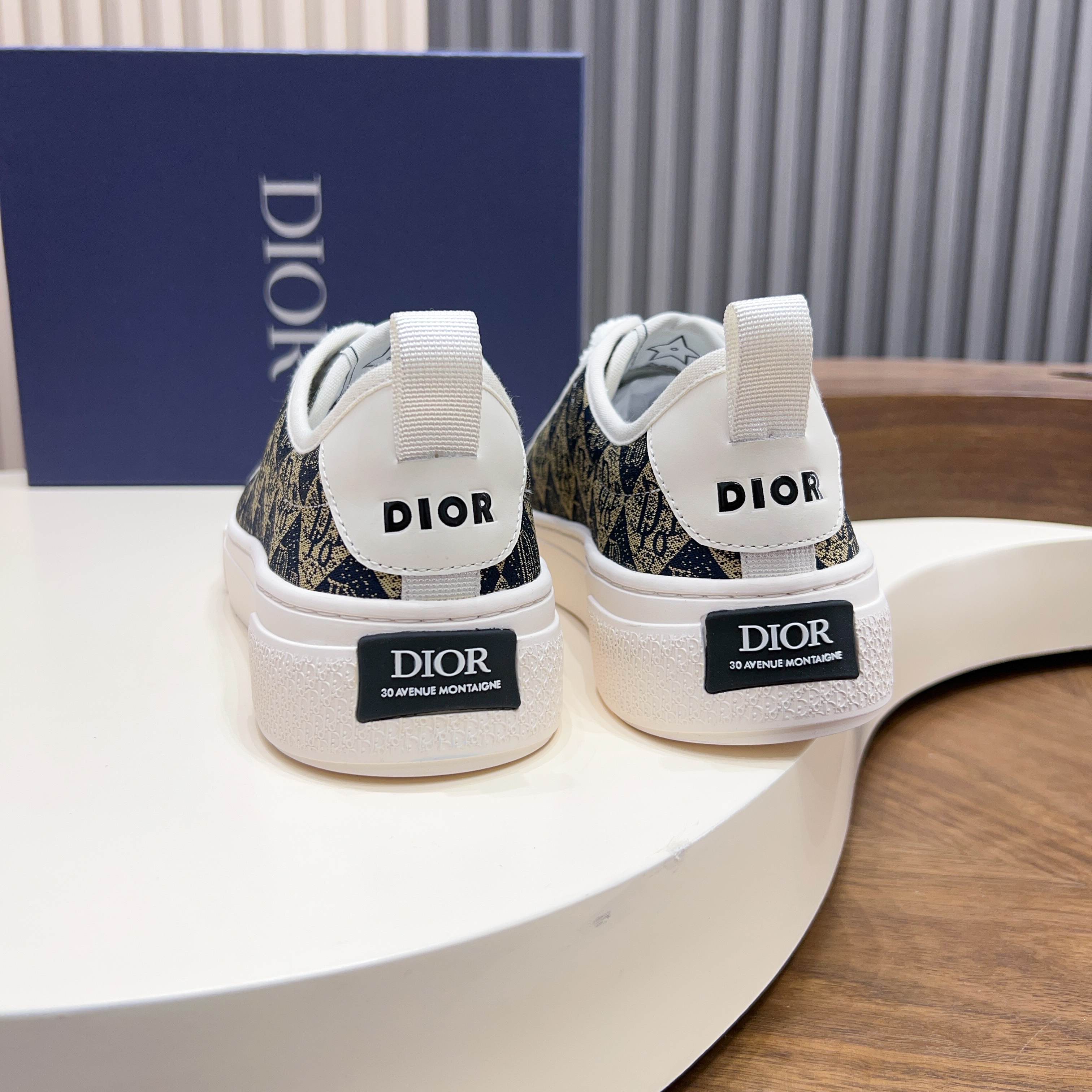 Dior Style Men's Shoes style reference detail image 8 from source 782386
