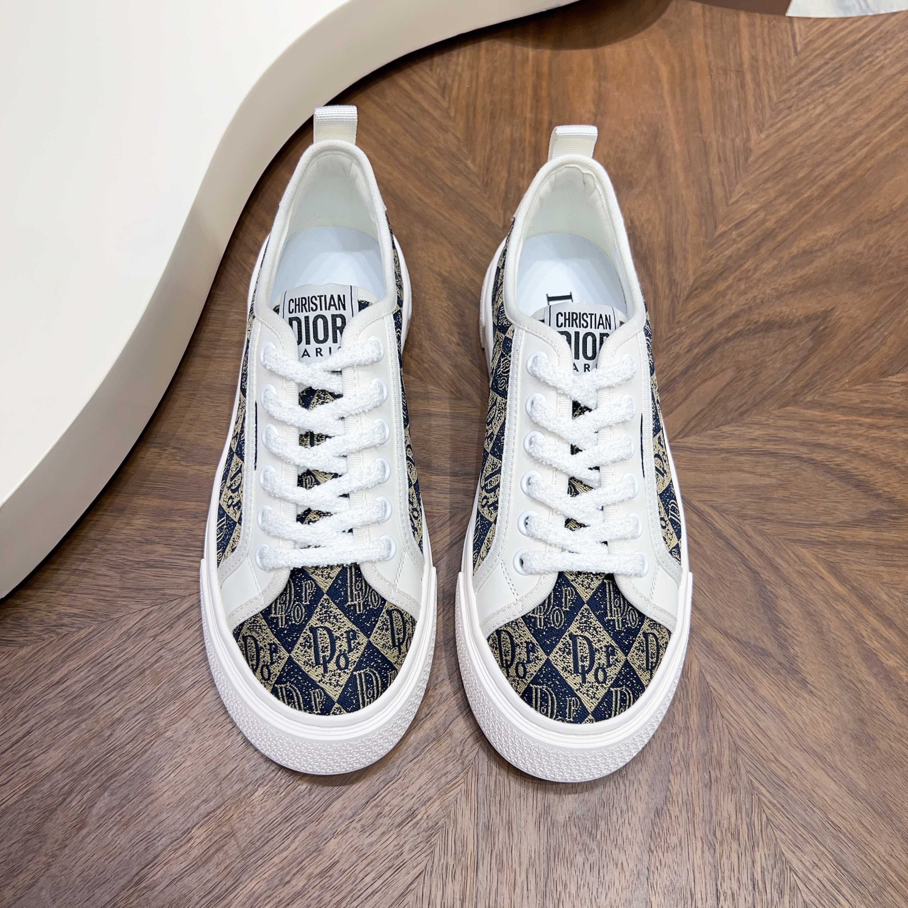 Dior Style Men's Shoes style reference detail image 7 from source 782386