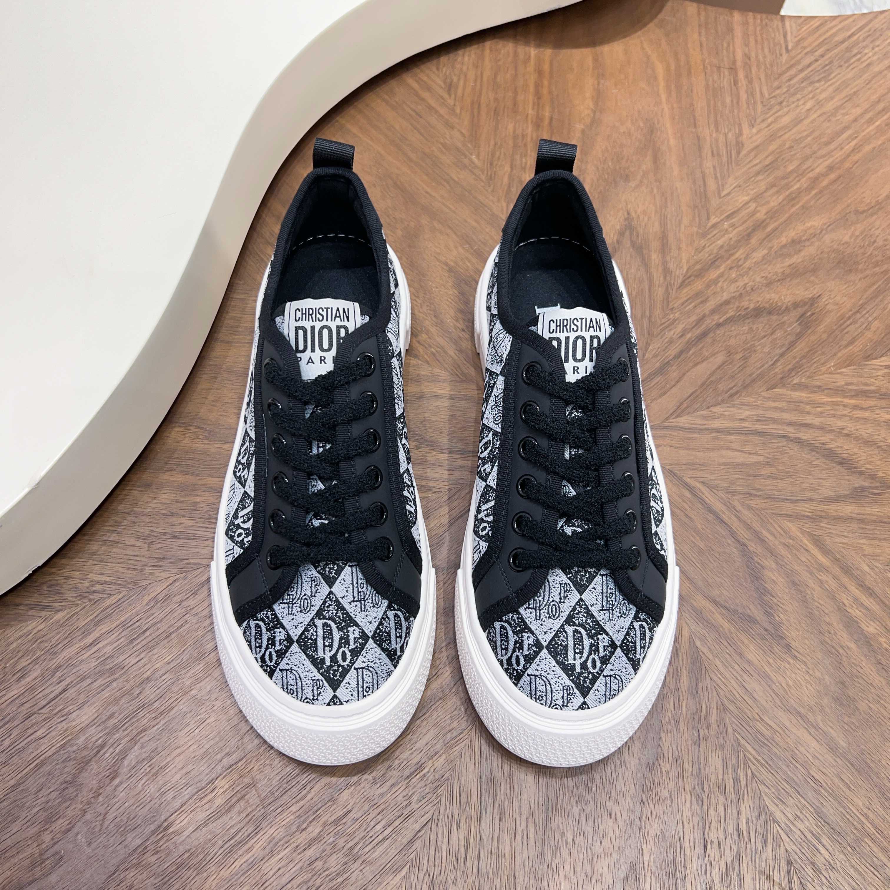 Dior Style Men's Shoes style reference detail image 6 from source 782387