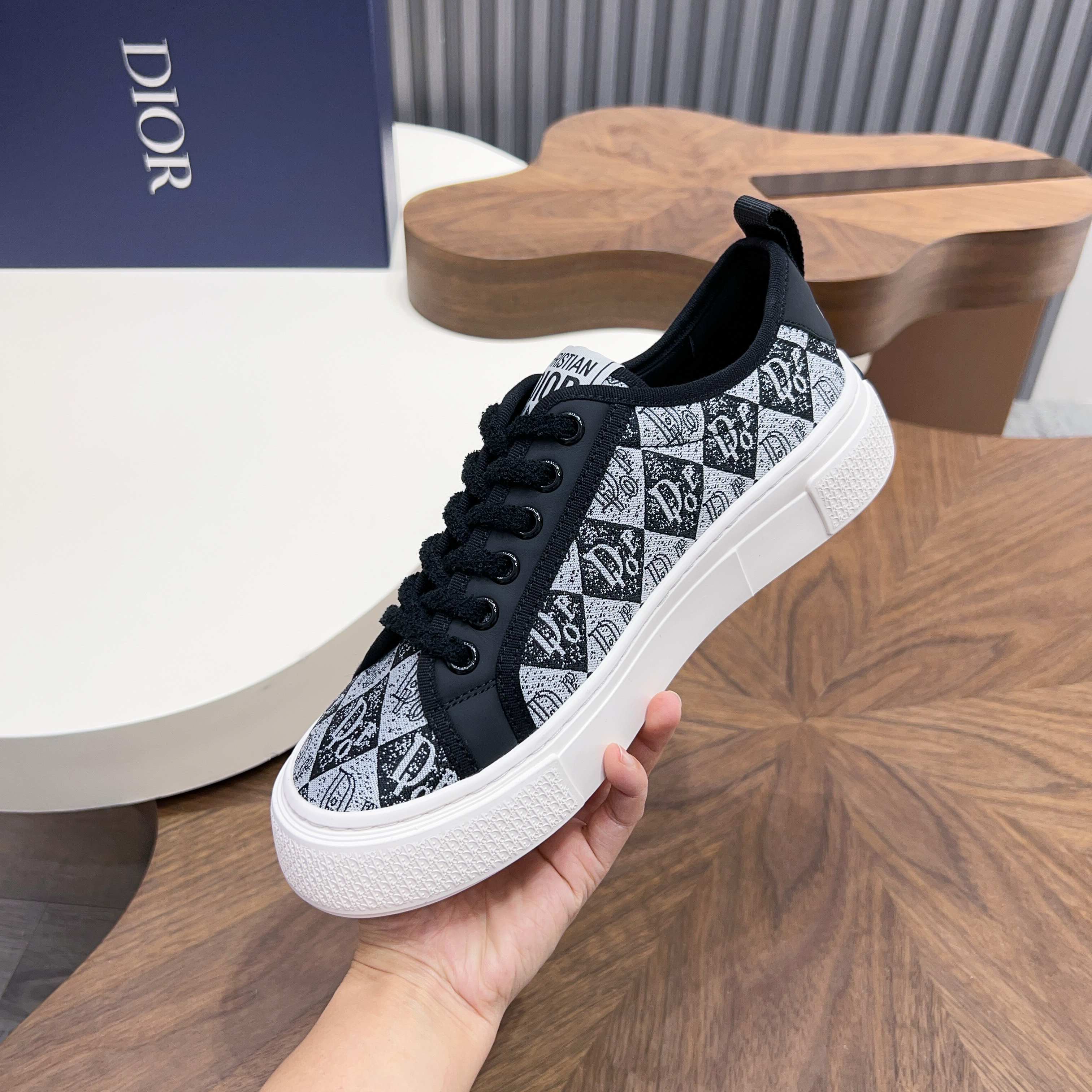 Dior Style Men's Shoes style reference detail image 5 from source 782387