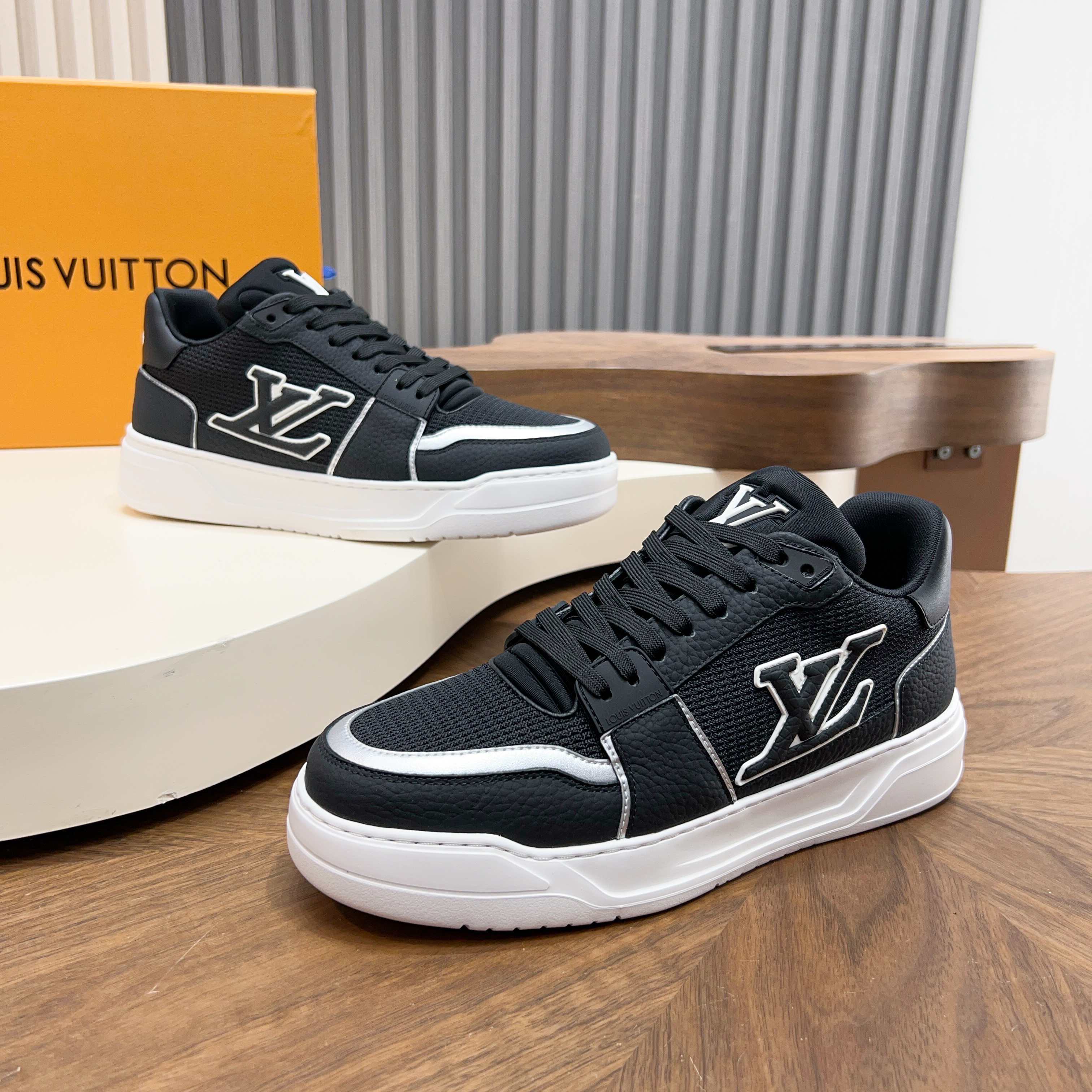 NO:832284,[Louis Vuitton] Louis Vuitton - high-end quality original casual sports shoes - original pebbled calfskin upper, brand hollow mesh canvas, tongue, shoe body, sewn brand plastic module, heel; silk screen high-frequency brand totem - lining brand canvas - outsole ultra-light original TPU foam; molded outsole - ultra-high quality control, fine workmanship highlighted (high-end, luxury, grade) -Size  39-44 (38,45, can be customized),,louis vuitton,louis vuitton,sneakers,cowhide19860909【Louis Vuitton】路易威登 -高端品质 原单·休闲运动鞋 -鞋面原版荔纹小牛皮、品牌镂空网帆布、鞋舌.鞋身.车缝品牌塑胶模块、后跟；丝印高周波品牌图腾 -内里品牌帆布 -大底超轻原版TPU发泡；成型大底 -超高品控·做工精细凸显(高端·贵气·档次) -Size 39-44（38,45,可订做),,louis vuitton,louis vuitton,sneakers,cowhide,Men's shoes