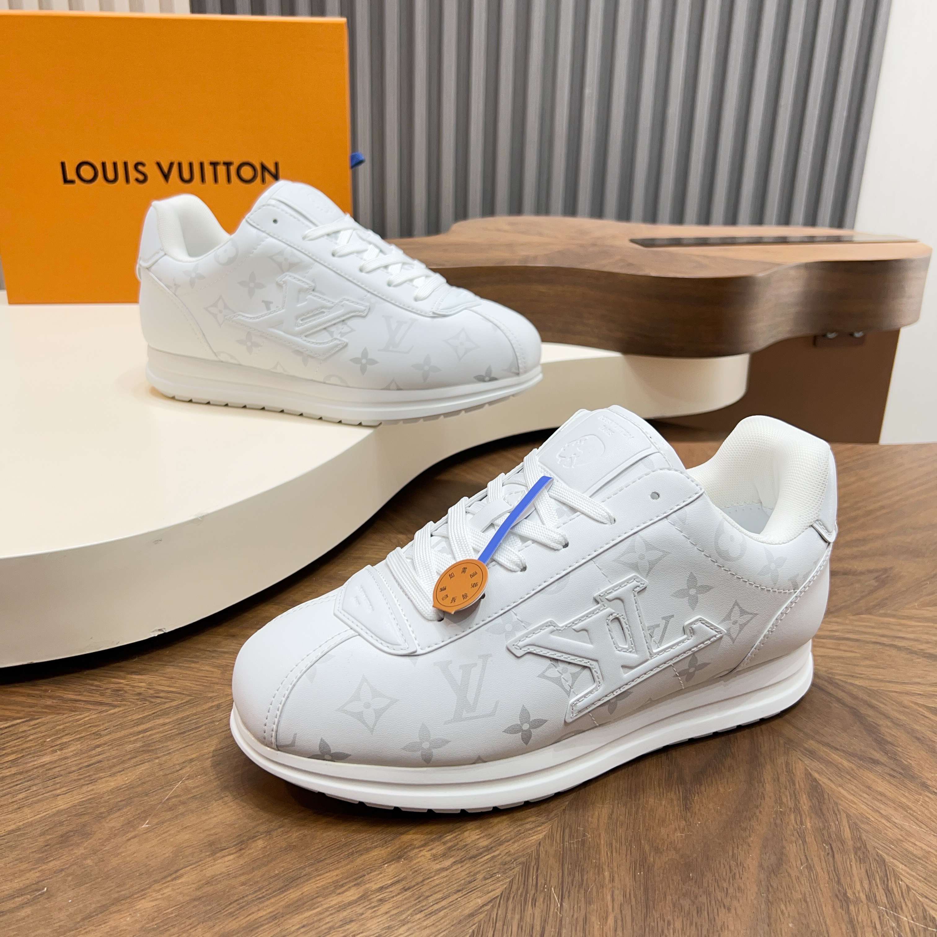 NO:832291,[Louis Vuitton] Louis Vuitton, high-end quality, original casual sports shoes, upper Nappa calfskin. Color-printed brand totem, shoe body sewn brand module, toe, tongue, heel; air-pressured brand logo, lining brand canvas, outsole, ultra-light original TPU rubber foam; molded outsole, ultra-high quality control, fine workmanship highlighted (high-end, luxury, class) Size  36-44 (35/38/45, can be customized),,louis vuitton,louis vuitton,sneakers,cowhide19860909【Louis Vuitton】路易威登 高端品质 原单休闲运动鞋 鞋面纳帕小牛皮.彩印品牌图腾、鞋身车缝品牌模块、鞋头.鞋舌.后跟；空压品牌logo 内里品牌帆布 大底超轻原版TPU橡胶发泡；成型大底 超高品控·做工精细凸显(高端·贵气·档次) Size 36-44（35/38/45,可订做),,louis vuitton,louis vuitton,sneakers,cowhide,Men's shoes