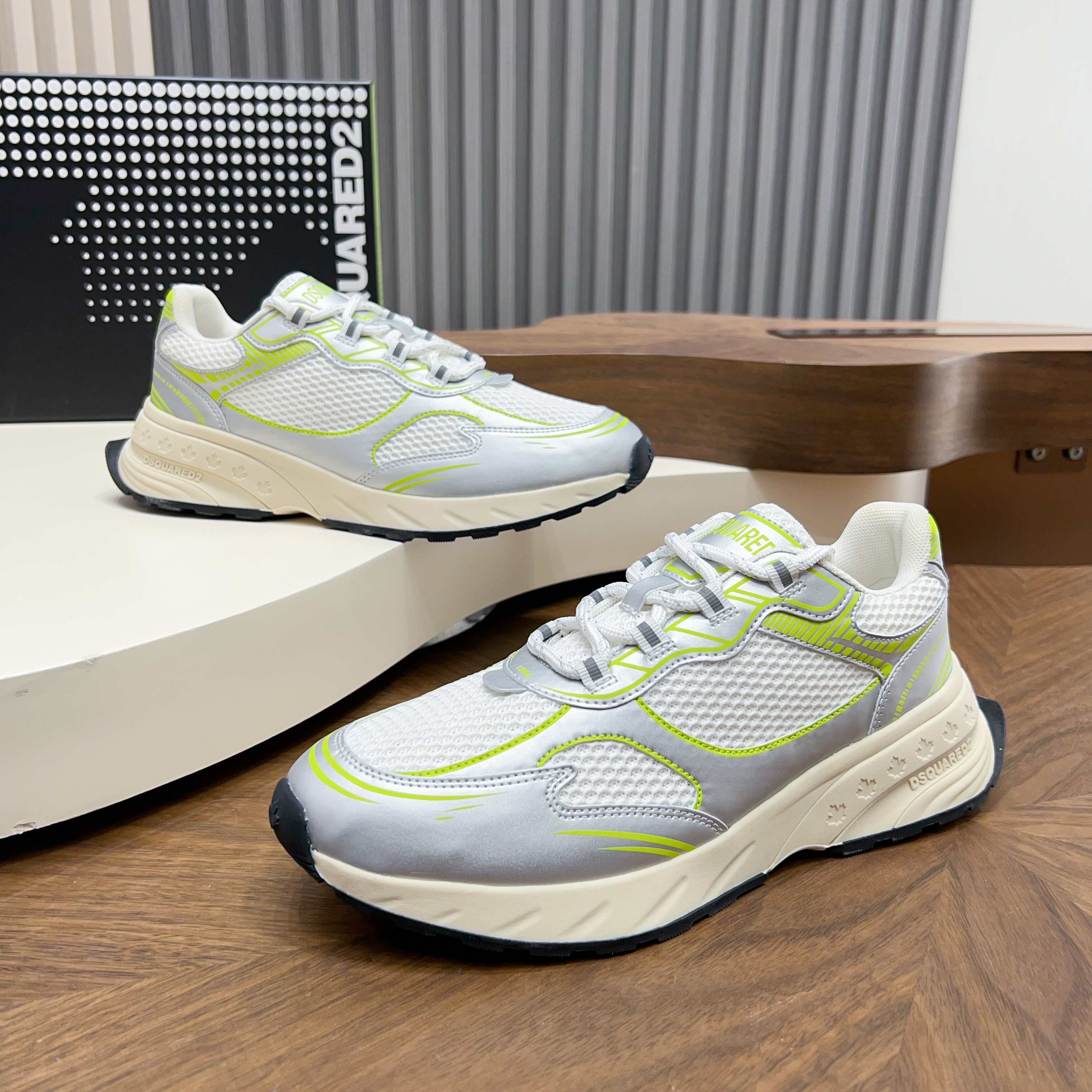 NO:833785,DSQUARED2 retro jogging shoes are newly released. Breathable mesh + distressed thick soles, super street feel on the feet. Multiple sets of contrasting colors, each pair is very recognizable, and will not conflict with each other when going out on the street. Code number reference. Regular code 39, 40, 41, 42, 43, 44 38 / 45 can be customized #DSQUARED2 # RetroSneakers #Versatile Dad Shoes,,sneakers19860909DSQUARED2 复古慢跑鞋 上新 网面透气+做旧厚底,上脚超有街头感 多组撞色款,每一双都很有辨识度,日常出街不撞款  码数参考 常规码39、40、41、42、43、44 38 / 45 可定制 #DSQUARED2 #复古运动鞋 #百搭老爹鞋,,sneakers,Men's shoes