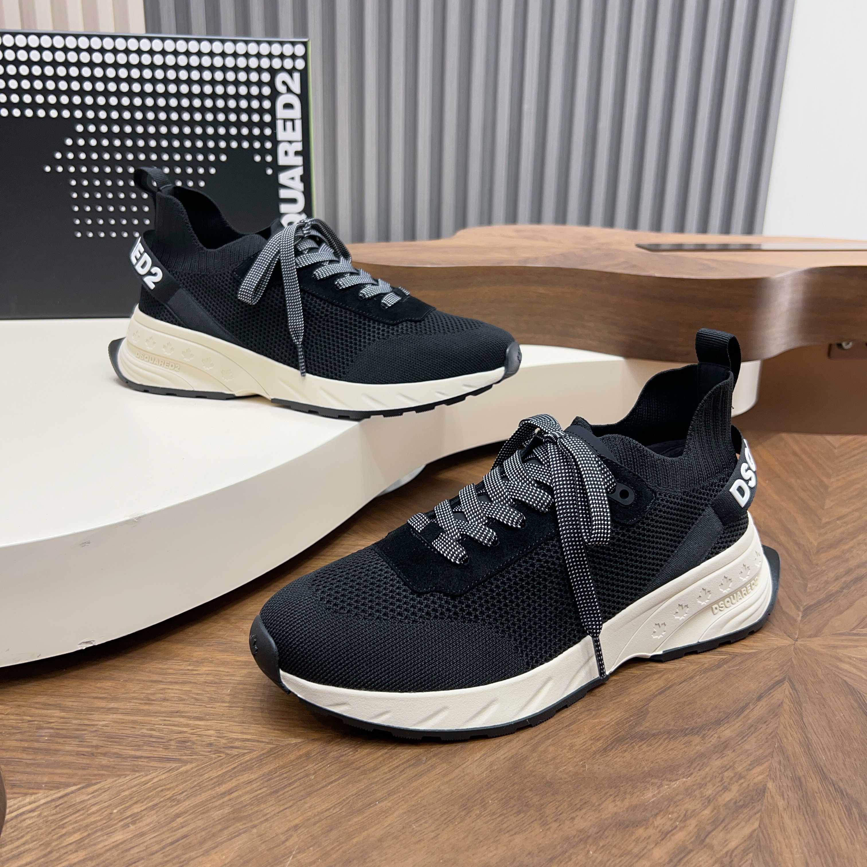 NO:833793,DSQUARED2 dad shoes are newly released. Retro mesh + thick sole design, the upper legs are super slim. The colors are very good, and they are versatile for daily use. Size reference. Normal size 39, 40, 41, 42, 43, 44 38/45 can be customized.19860909DSQUARED2 老爹鞋 上新 复古网面+厚底设计,上脚超显腿细 配色都很绝,日常百搭不挑人  码数参考 正常码39、40、41、42、43、44 38/45 可定制,,Men's shoes