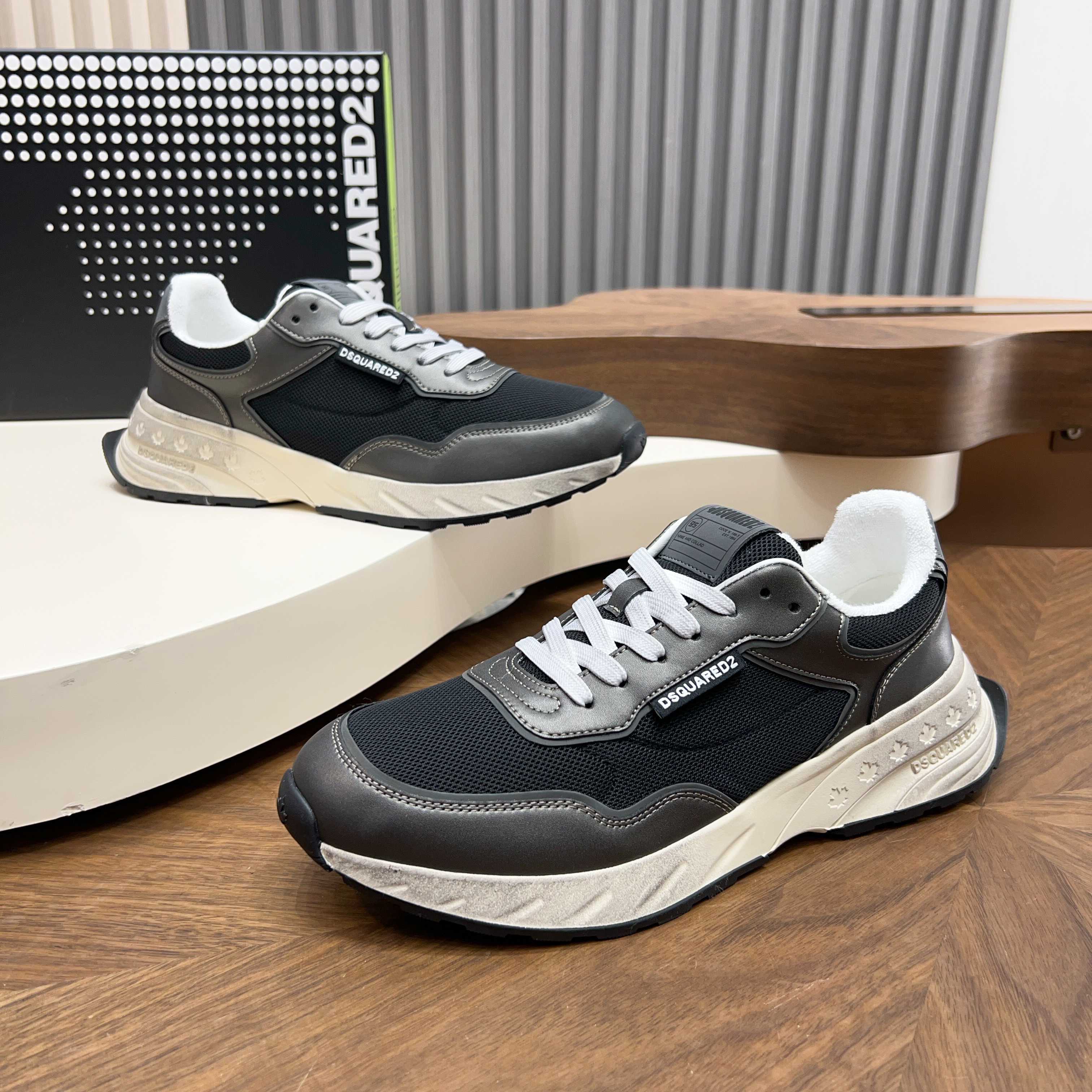 NO:833799,DSQUARED2 retro jogging shoes are newly released. Breathable mesh + distressed thick soles, super street feel on the feet. Multiple sets of contrasting colors, each pair is very recognizable, and will not conflict with each other when going out on the street. Code number reference. Regular code 39, 40, 41, 42, 43, 44 38 / 45 can be customized #DSQUARED2 # RetroSneakers #Versatile Dad Shoes,,sneakers19860909DSQUARED2 复古慢跑鞋 上新 网面透气+做旧厚底,上脚超有街头感 多组撞色款,每一双都很有辨识度,日常出街不撞款  码数参考 常规码39、40、41、42、43、44 38 / 45 可定制 #DSQUARED2 #复古运动鞋 #百搭老爹鞋,,sneakers,Men's shoes