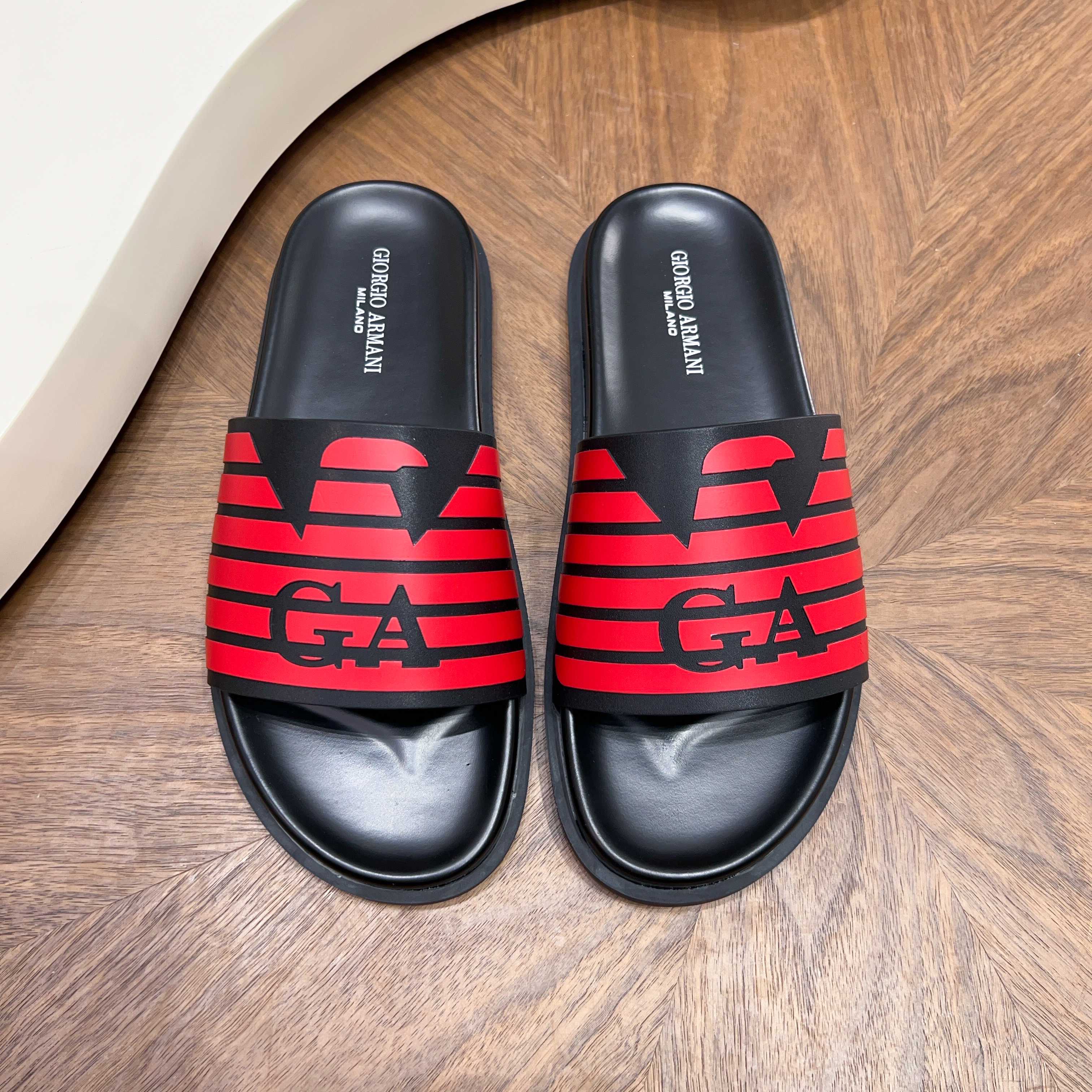 NO:833452,. GIORGIO ARMANI men's flip flops. Normal size 39-44. Custom size 38/45 can be made. Classic eagle logo embossed, full texture. Soft sole does not rub feet, suitable for daily/outdoor wear. Lazy and comfortable style for boys in summer,,,armani19860909. GIORGIO ARMANI 男士一字拖 正常码39-44  定制码38 / 45 可做 经典大鹰标压纹,质感拉满 软底不磨脚,日常/外穿都适配 男生夏天的懒人舒适格调,,,armani,Men's shoes