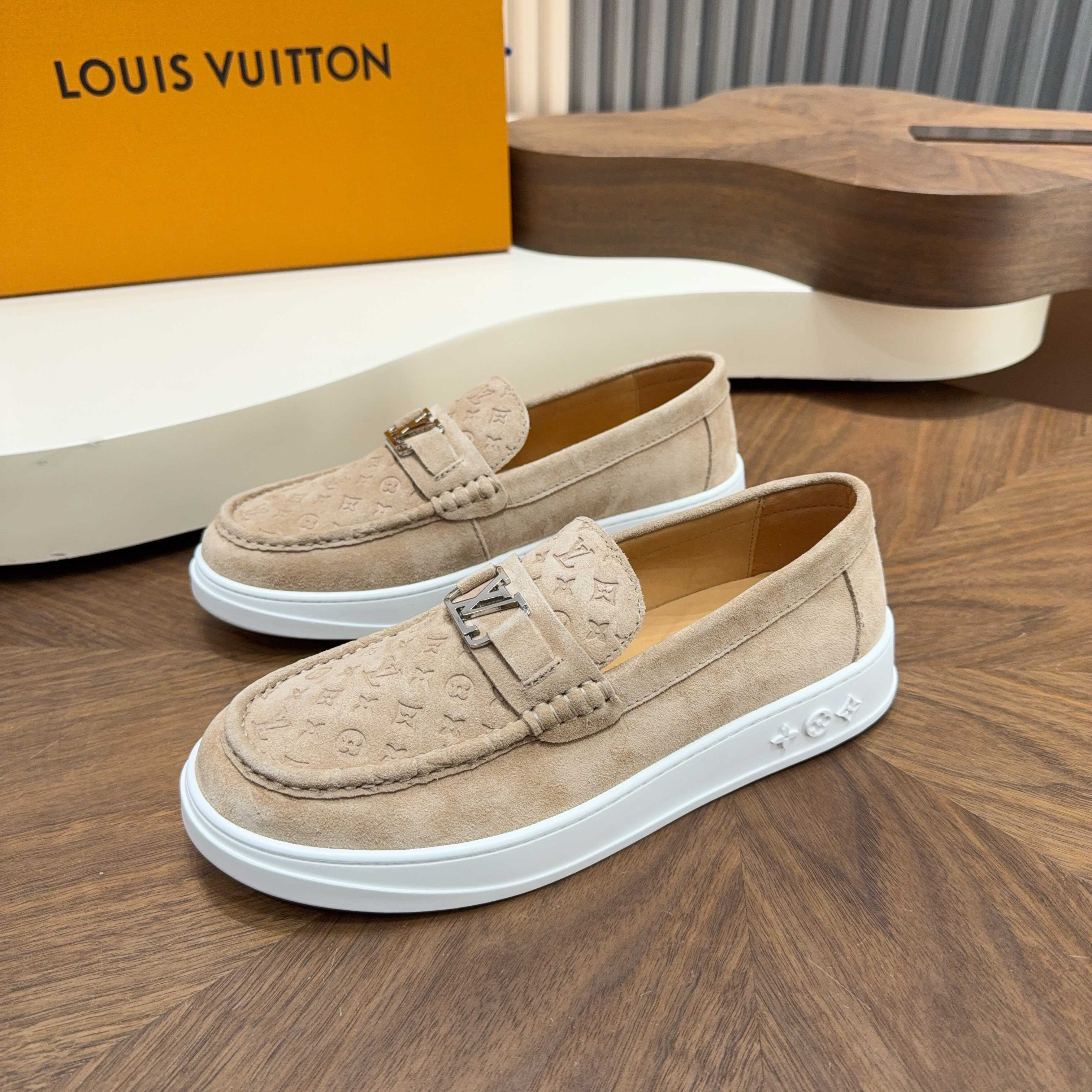 NO:886885,L New men's high-end casual sports shoes, made of imported first-layer cowhide brand lougou, original ultra-light tpu outsole, wear-resistant and comfortable, Monogram lougou embellished rubber outsole, leather lining, versatile classic style!  Size39-44 (.38 45, customized),,sneakers,cowhide19860909L 新品男士高端休闲运动鞋,选用进口头层牛皮品牌lougou,原版超轻tpu大底,耐磨舒适,Monogram lougou点缀橡胶外底,皮内里,百搭经典款式！ Size39-44（.38 45、 定做）,,sneakers,cowhide,Men's shoes