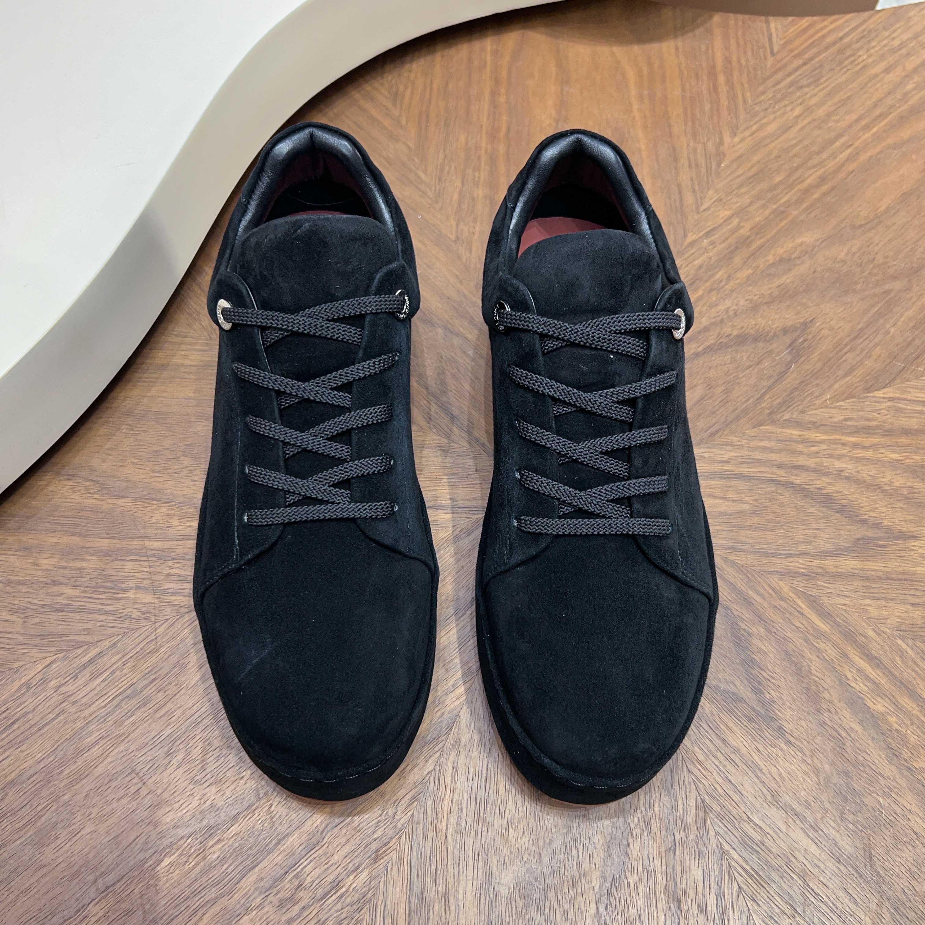 NO:898075,LoroPiana WeekendWalk men's new thick-soled sports shoes, LP lace-up casual shoes that are as comfortable as clouds!  The upper is made of fetal cow wool, highlighting the sporty style. The lightweight sole adds a touch of modernity to the shoes. The original box packaging at the counter comes with a dust bag!  Size39-44 (45.46,47 customized),,loro piana,loro piana,sneakers19860909LoroPiana/诺悠翩雅 WeekendWalk男士新款厚底运动鞋,上脚踩云朵般舒服的LP系带休闲鞋！鞋面头层胎牛绒打造,突显运动风范.轻盈的鞋底则更为鞋子添增了一线现代感.专柜原盒包装附防尘袋 ！ Size39-44（45.46,47定做）,,loro piana,loro piana,sneakers,Men's shoes