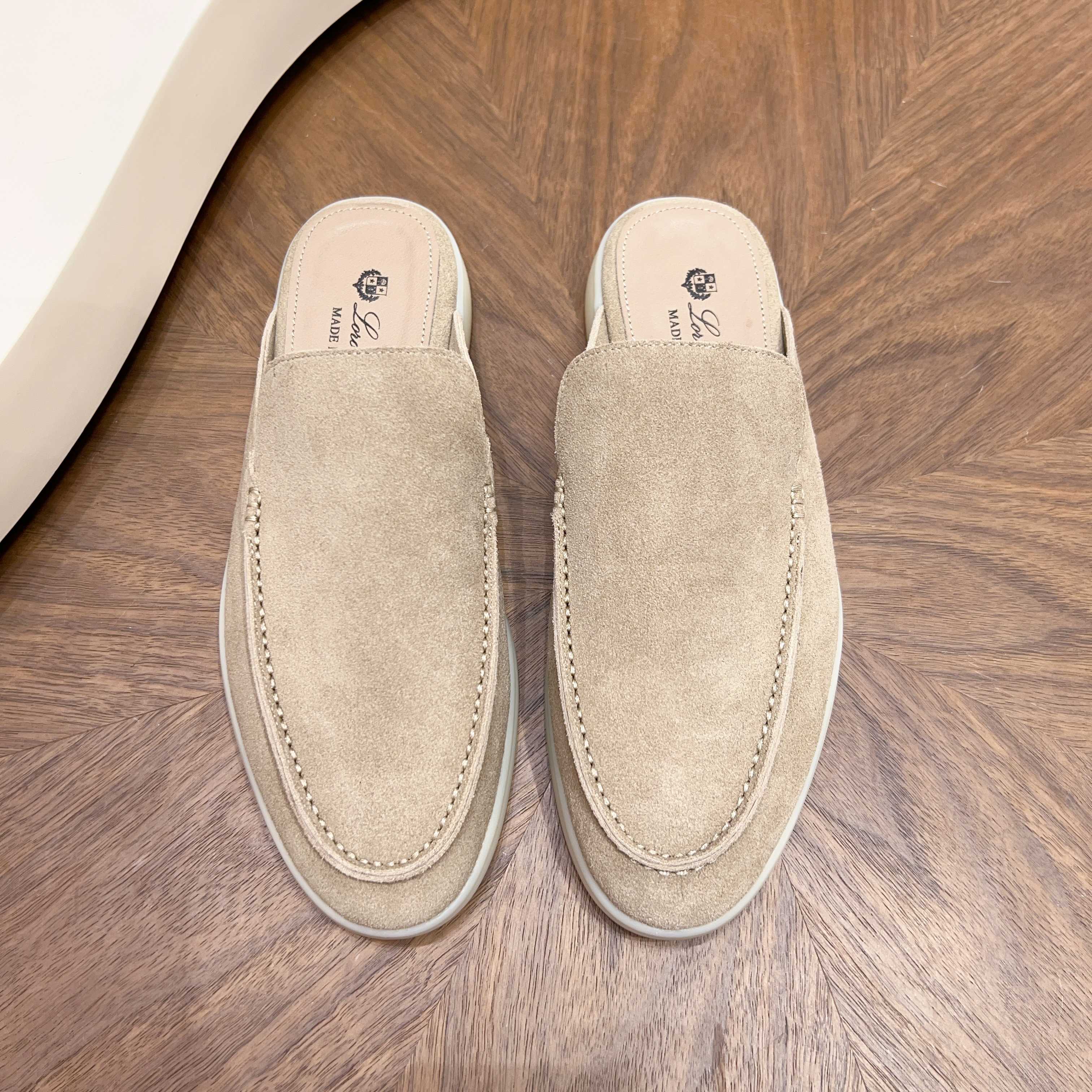 NO:954868,(High quality) LP's latest popular loafers for couples, made of imported fetal cow high mercerized uppers with complex fine workmanship + matched with personalized and fashionable original rubber wear-resistant and anti-slip outsole, light and comfortable on the foot, relaxed and versatile shoes, versatile for daily use, suitable for all seasons, the real thing looks better when photographed. Women's size 36-42 can be exchanged. No refunds are available. Men's size 38-45 can be exchanged. Refunds are not supported (female 35, 38 and male 45, 46, 47 are not refundable or exchangeable), loro piana, loafers19860909（高品质） LP 最新情侣爆款乐福鞋,選用进口胎牛高丝光鞋面繁复的精细做工+搭配个性时尚原版橡膠耐磨防滑大底,上脚轻巧舒适,松弛感万能神鞋,日常百搭王,四季适配,实物拍摄實物更好看 女码36-42 可以换码 不支持退 男码38-45 可以换码 不支持退（女35,38和男45,46、47不退不换）,,loro piana,loafers,Men's shoes