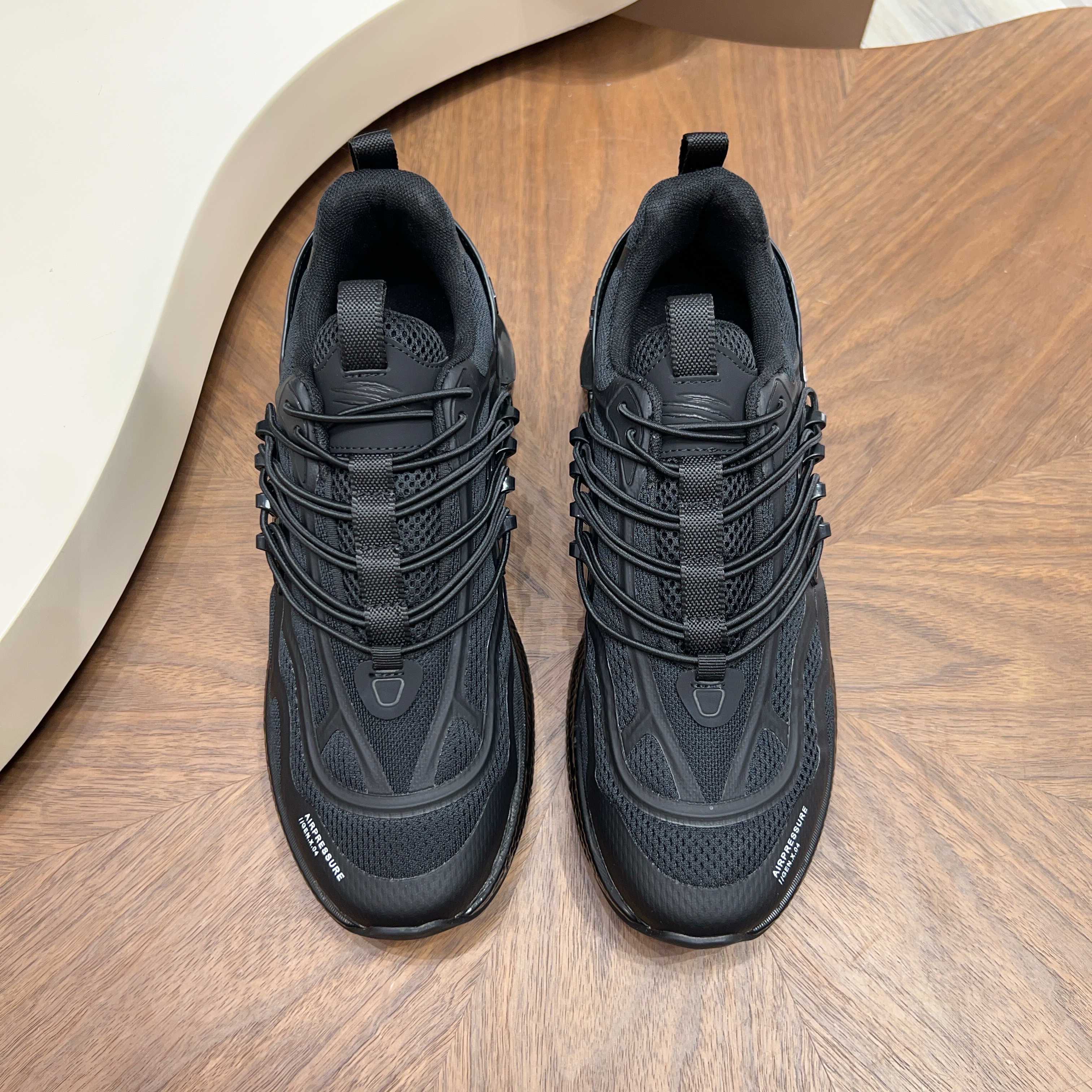 NO:954889,PP men's casual sports shoes, high-tech fabric + metal scratches, full of futuristic feel!  The chrome-plated tiger face on the sole is very recognizable, and the cushioning rubber has strong grip, which is suitable for daily wear or sports. The tongue brand badge + front lace-up have exquisite details, fashionable and practical, a must-have for fashionistas!  ,size39-44 (38.45 customized),,sneakers19860909PP男士休闲运动鞋,高科技织物+金属抓痕,未来感满满！鞋底镀铬虎脸超有辨识度,缓震橡胶抓地力强,日常穿搭或运动都OK.鞋舌品牌徽章+正面系带,细节精致,时尚又实用,潮人必备！ ,size39-44（38.45定制）,,sneakers,Men's shoes