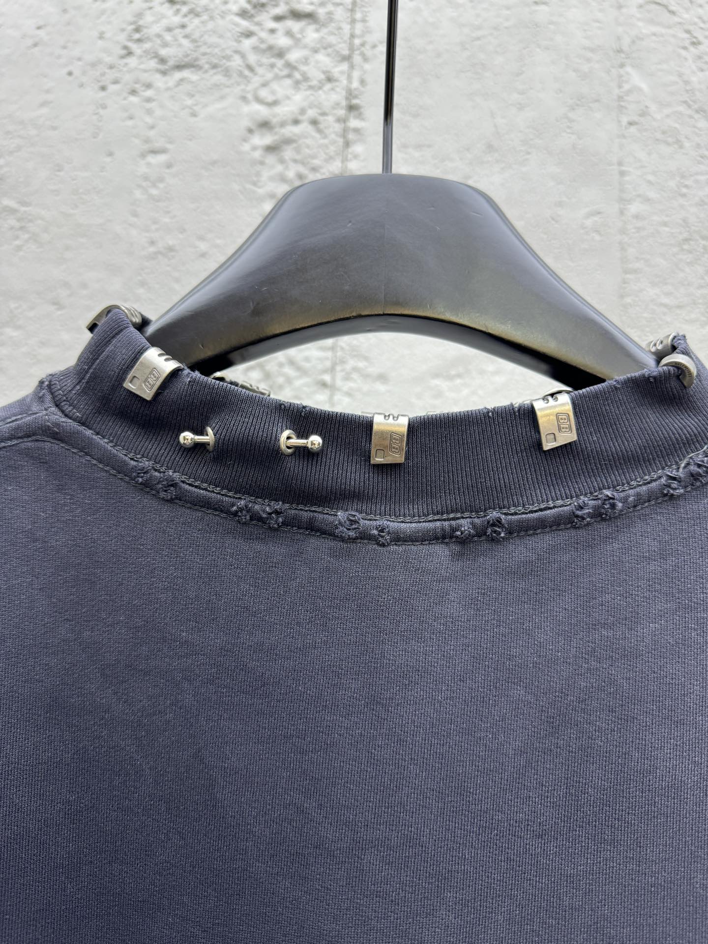 Balenciaga 穿刺环扣卫衣 8