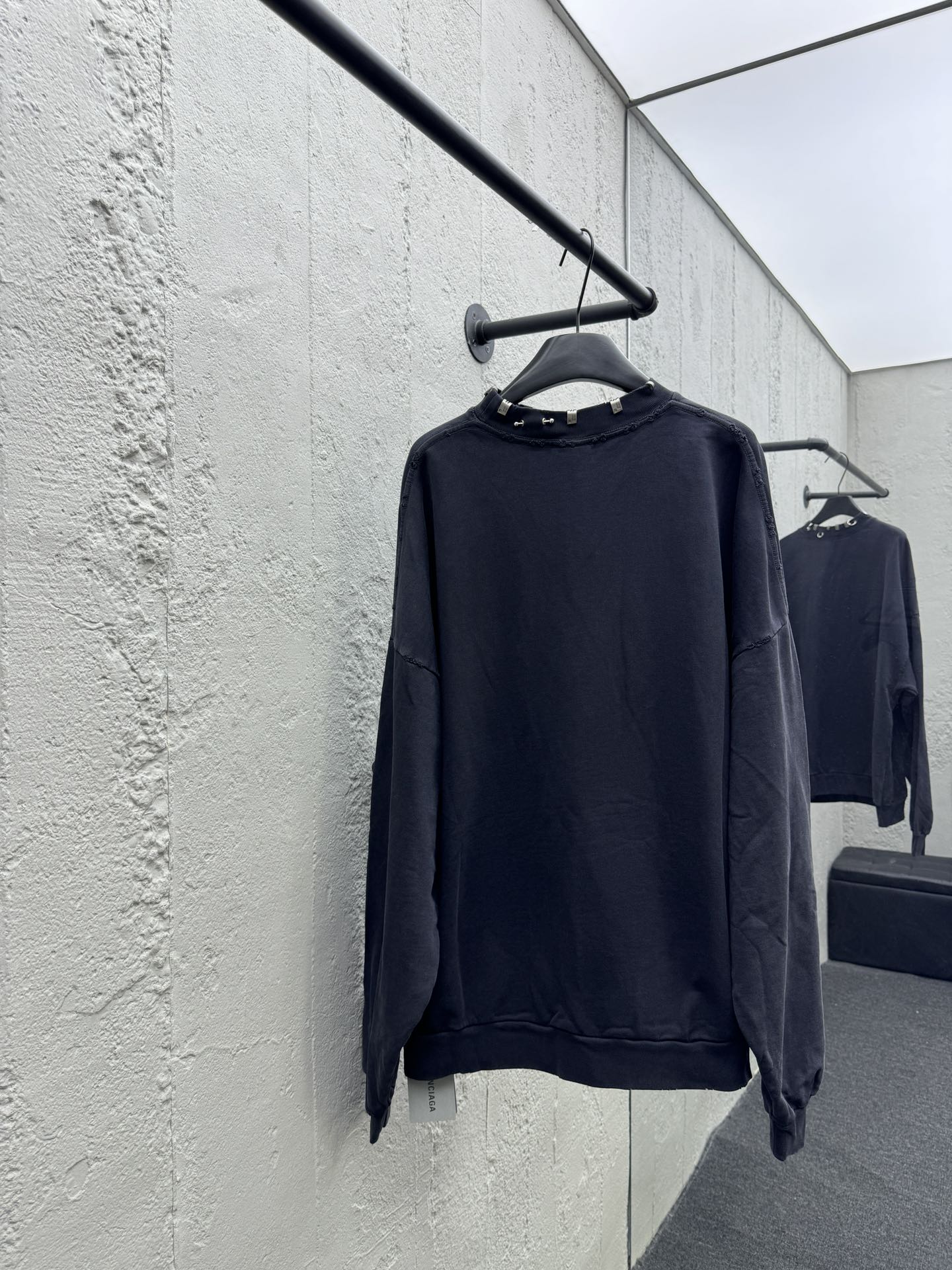 Balenciaga 穿刺环扣卫衣 2