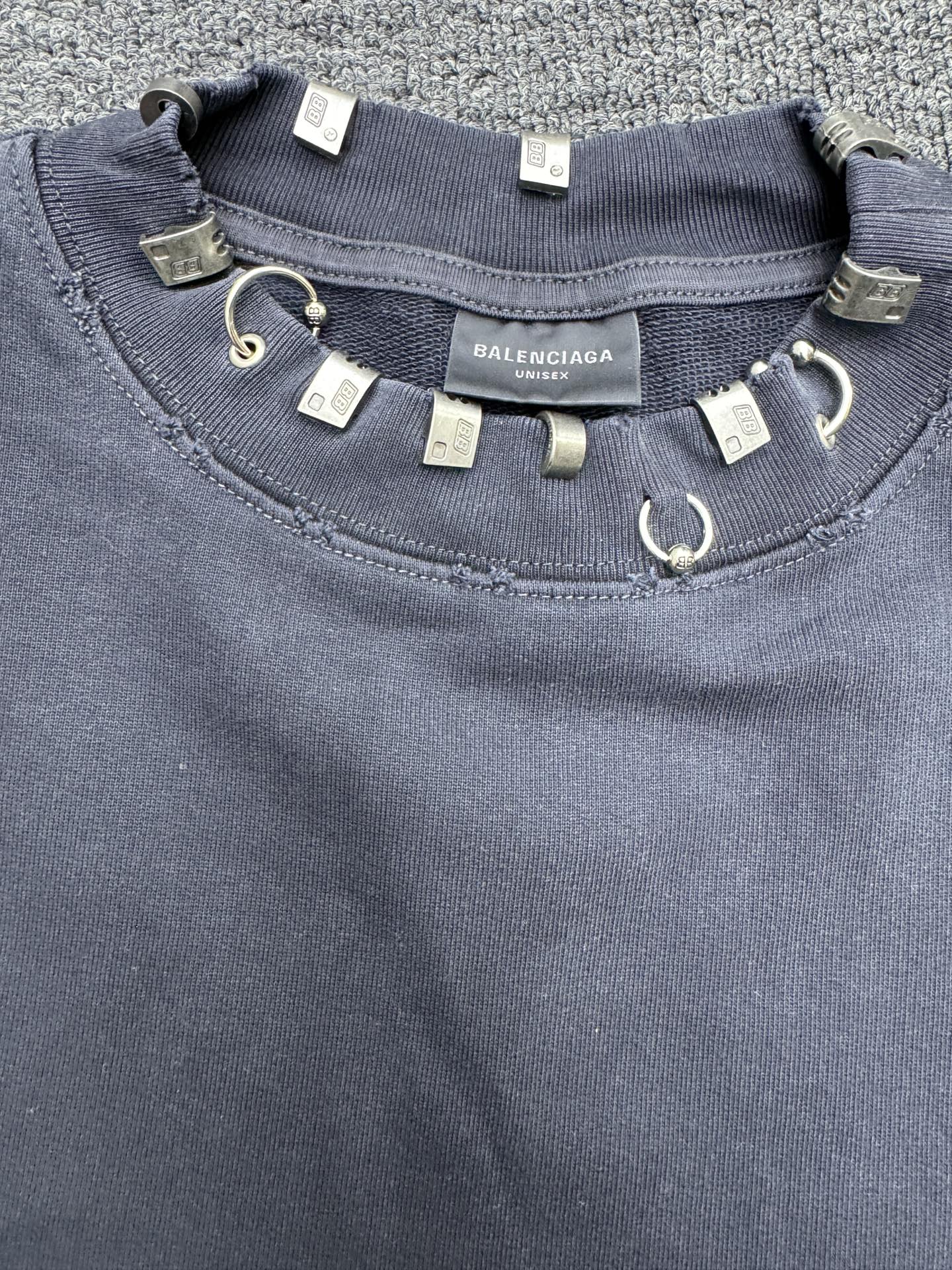 Balenciaga 穿刺环扣卫衣 9
