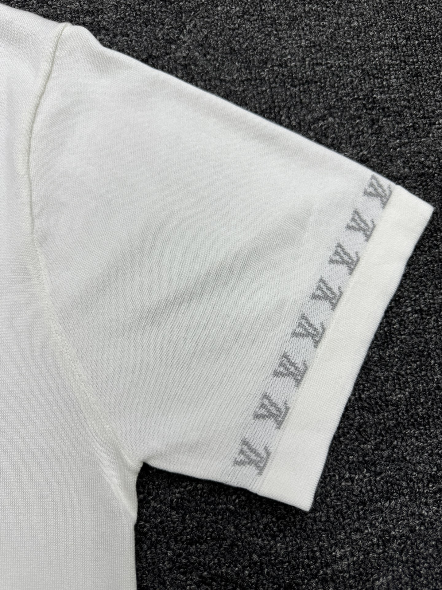 LOUIS VUITTON 24SS 新款袖圈标识短袖T恤 9
