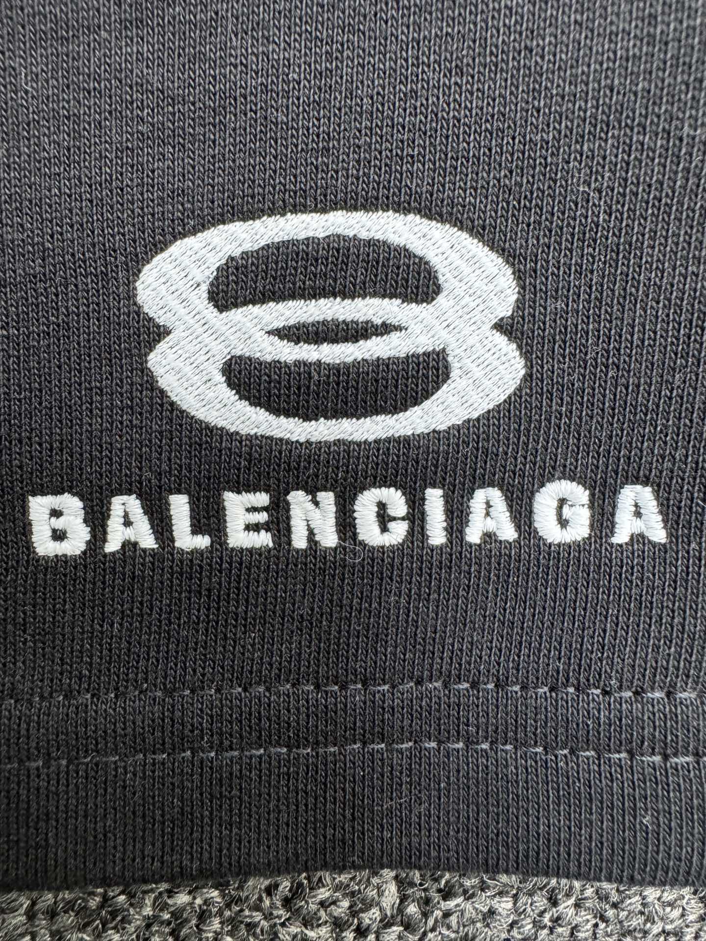 Balenciaga 双环刺绣短裤 8