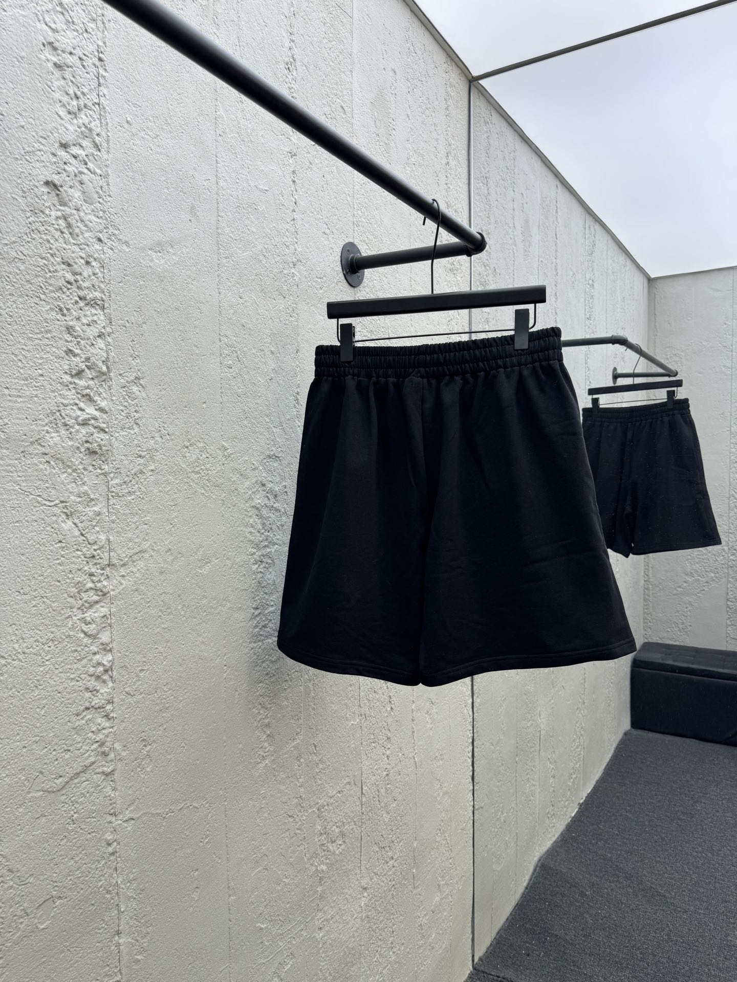 Balenciaga 双环刺绣短裤 2