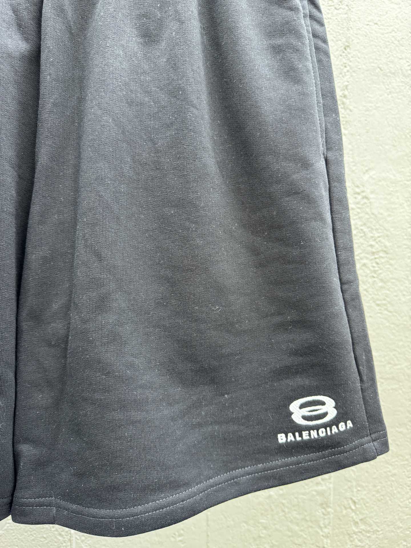 Balenciaga 双环刺绣短裤 7