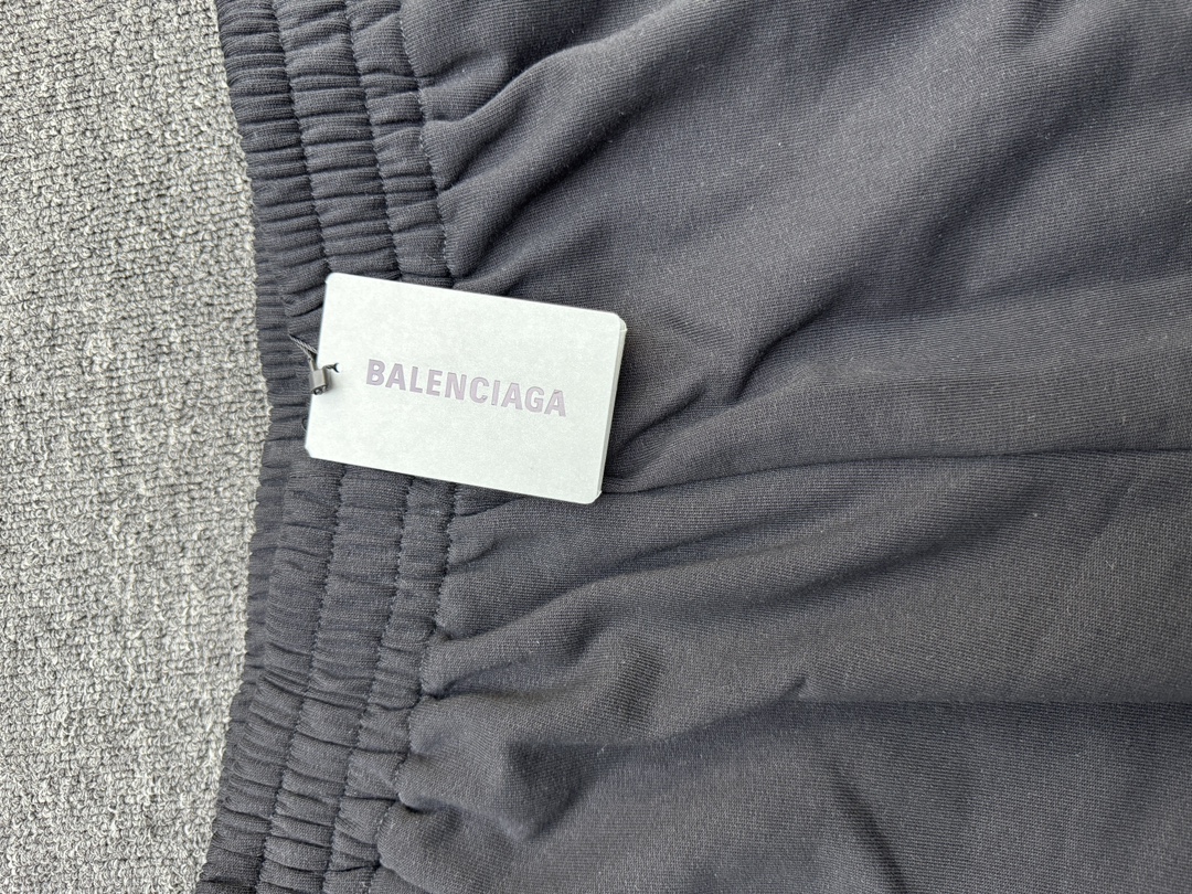 Balenciaga 双环刺绣短裤 9