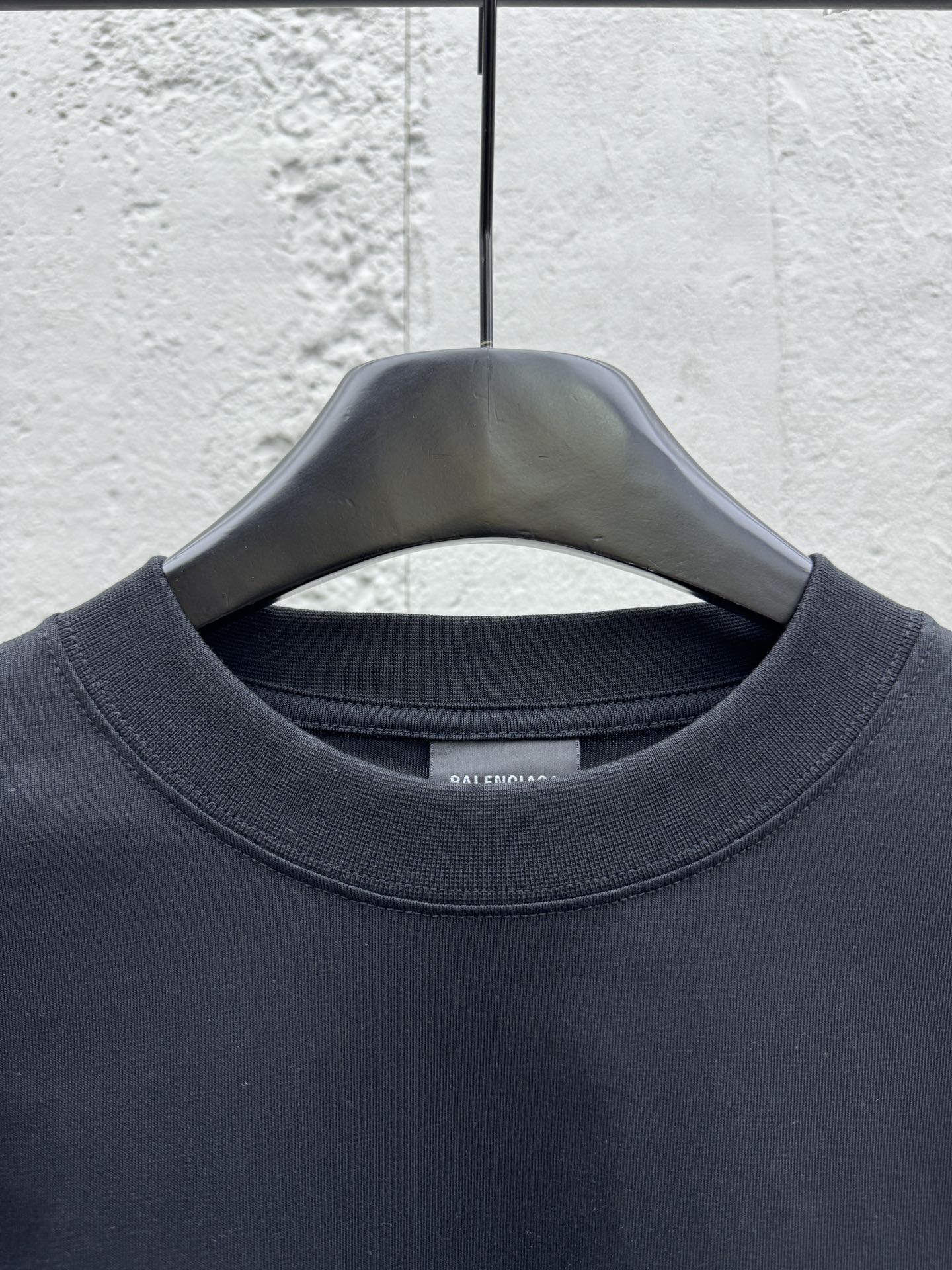 Balenciaga 背后刺绣遮挡字母短袖 3