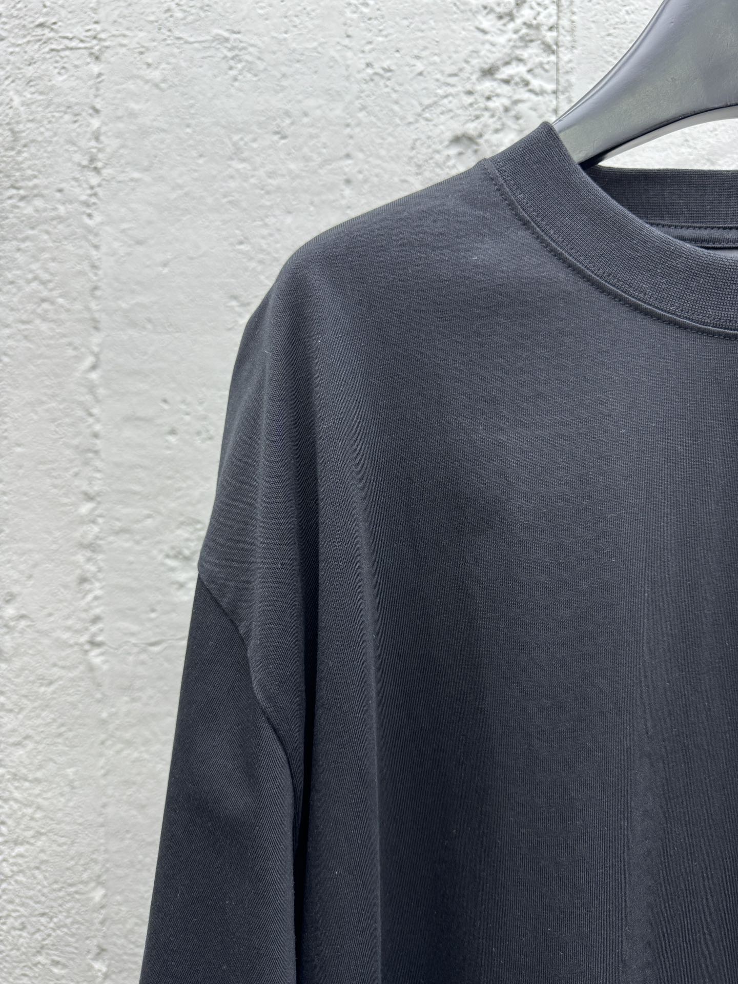Balenciaga 背后刺绣遮挡字母短袖 4