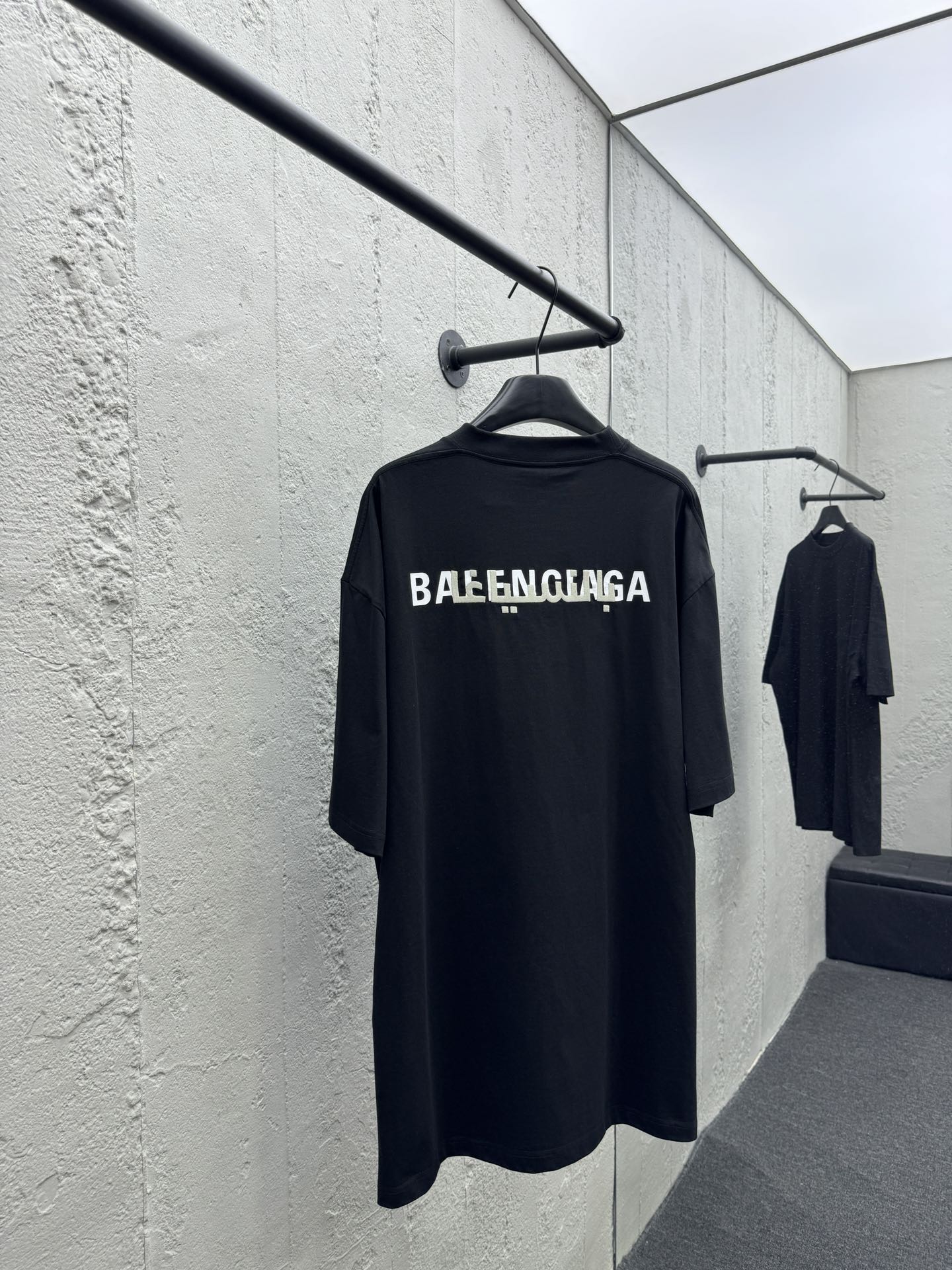 Balenciaga 背后刺绣遮挡字母短袖 2