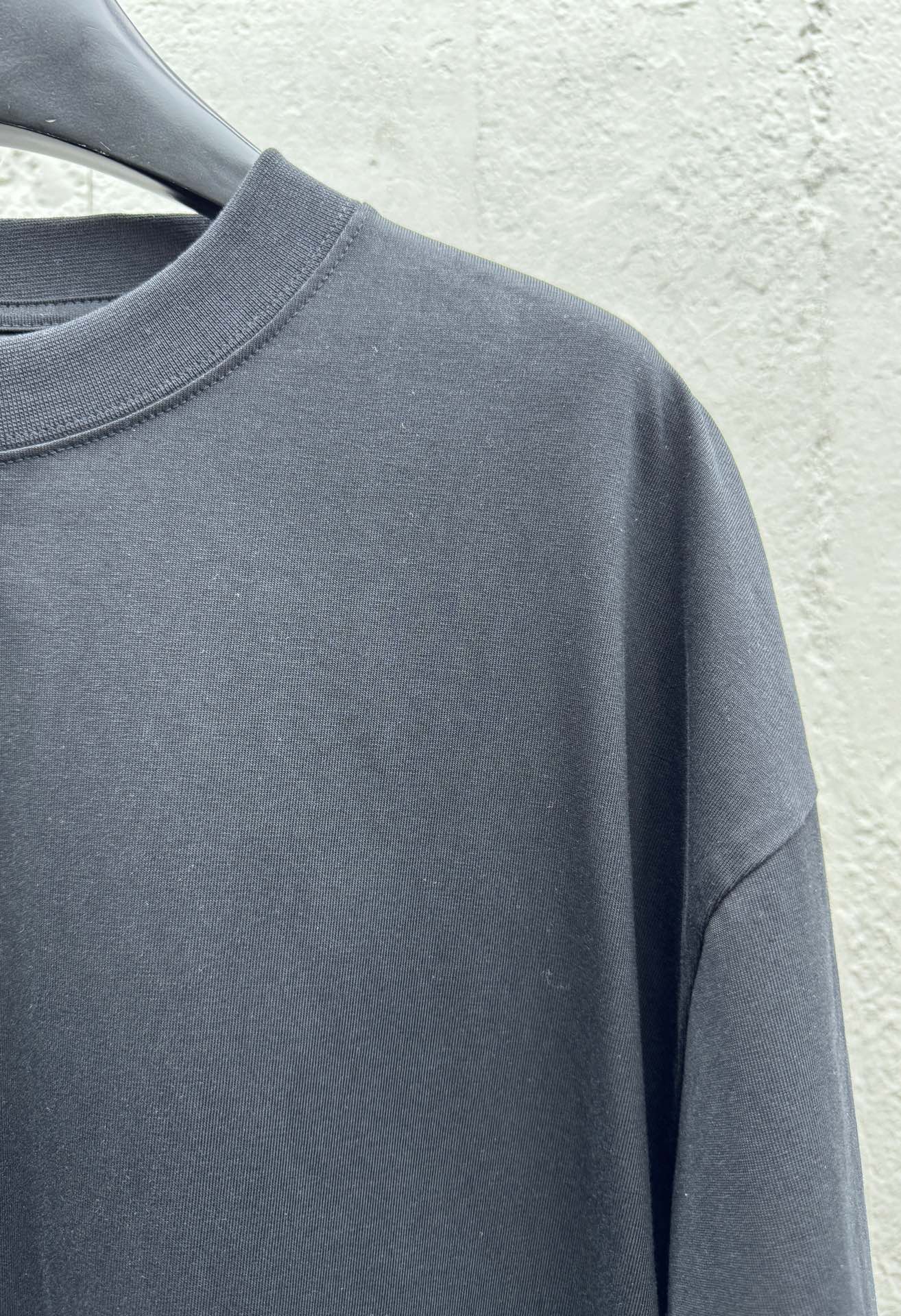 Balenciaga 背后刺绣遮挡字母短袖 5