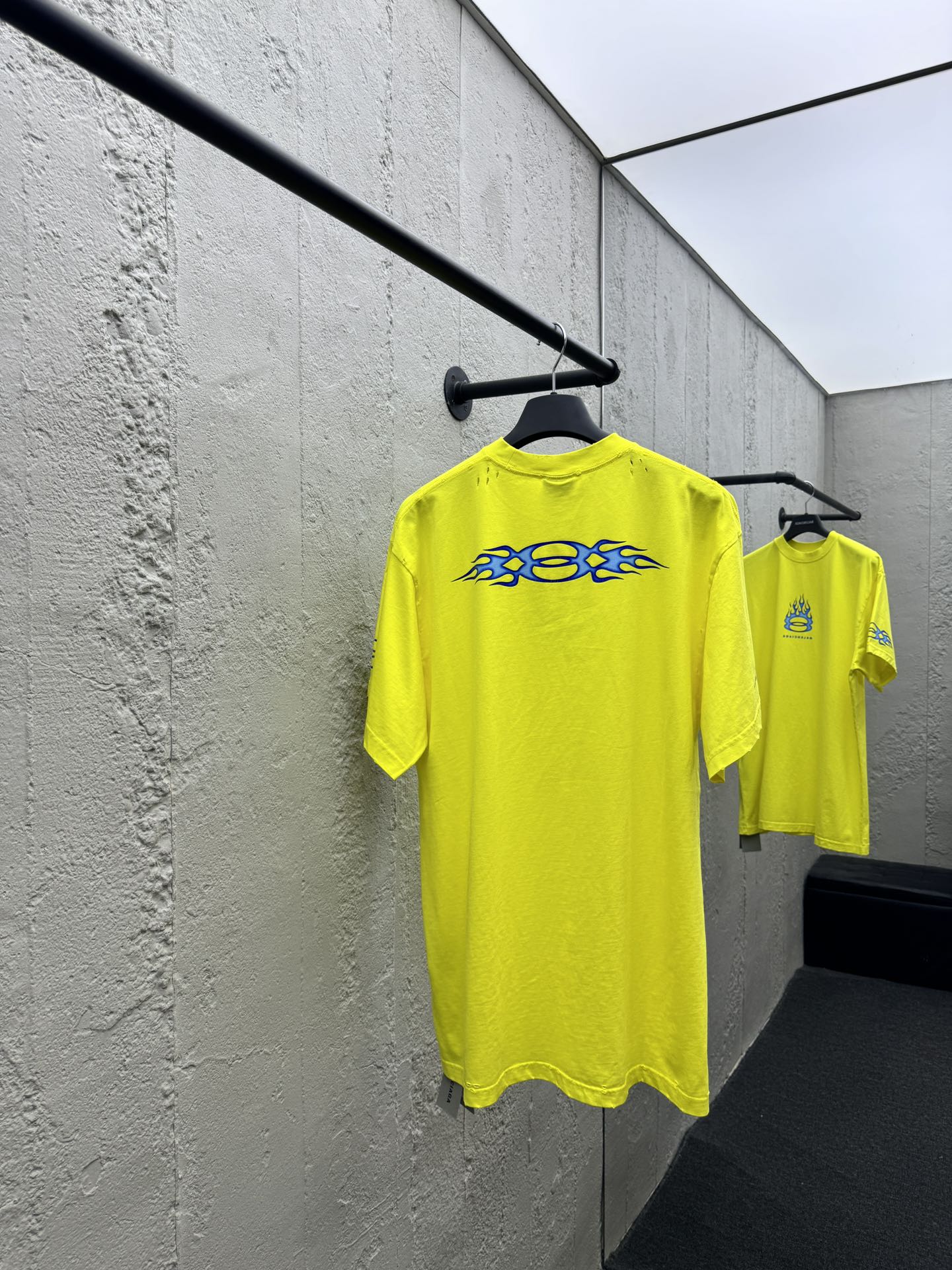 Balenciaga 24SS Burning Unity Print Crewneck Short-Sleeve T-Shirt - Clothes 2
