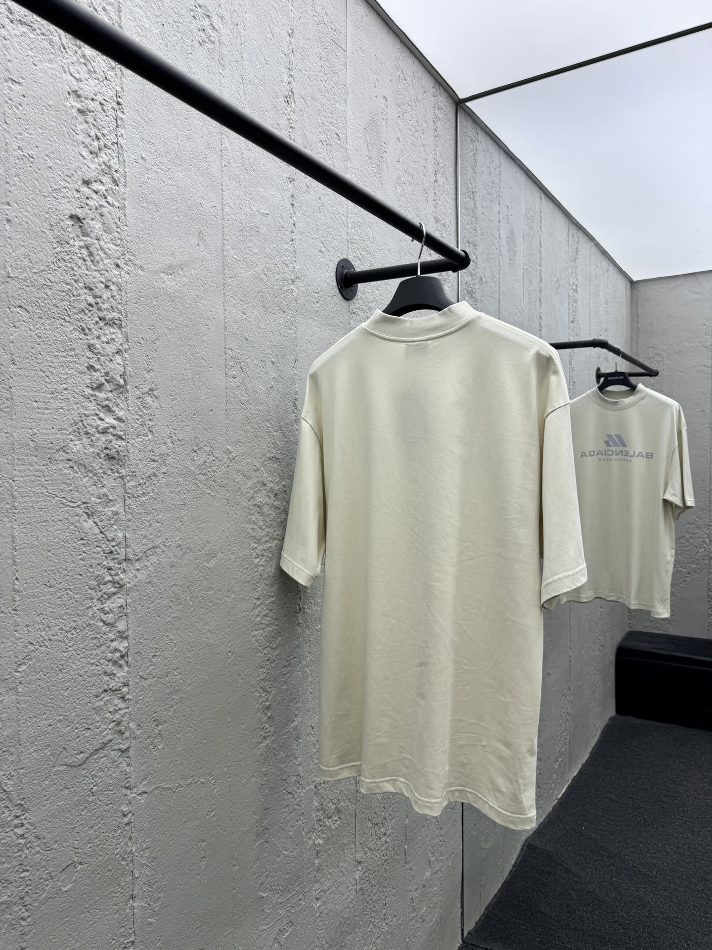 Balenciaga 反光烫银字母短袖 2