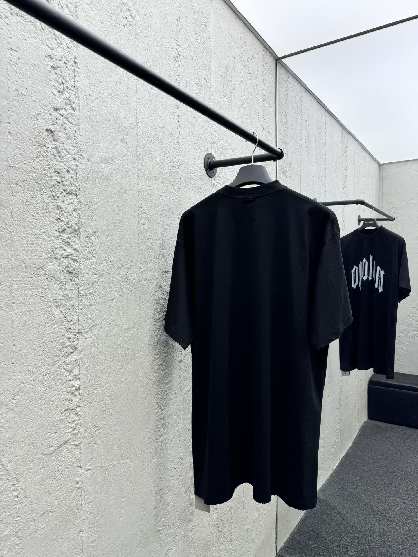 Balenciaga 24SS no logo字母破洞涂鸦印花T恤 2