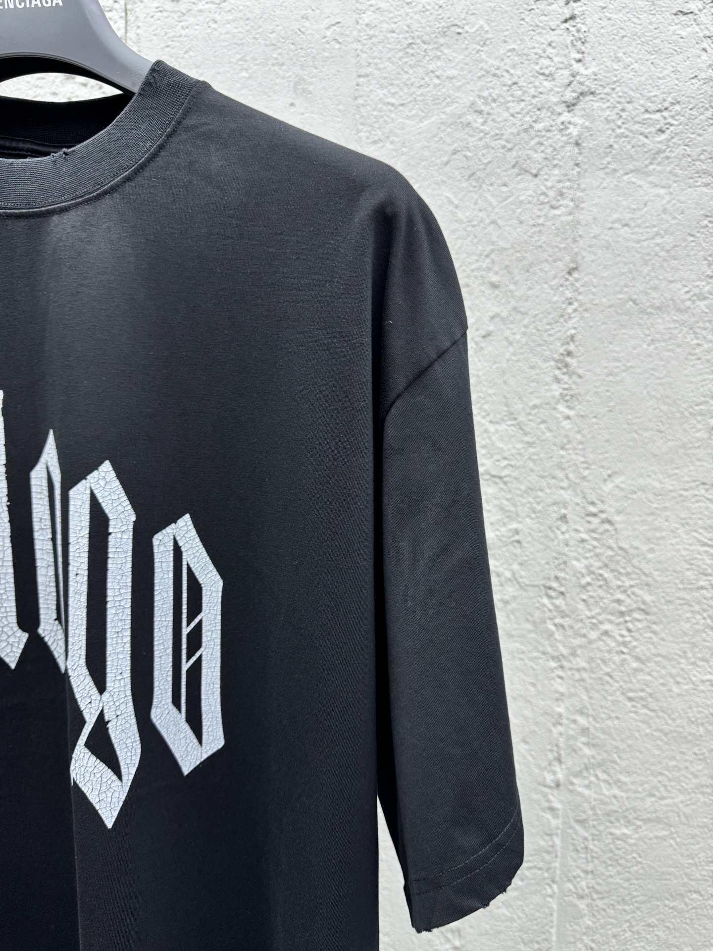 Balenciaga 24SS no logo字母破洞涂鸦印花T恤 5