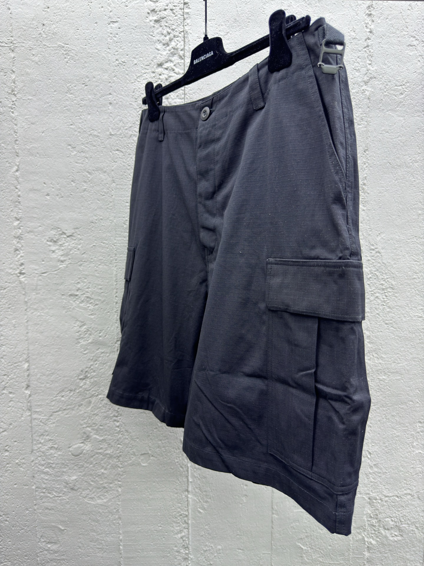 Balenciaga 工装短裤 8