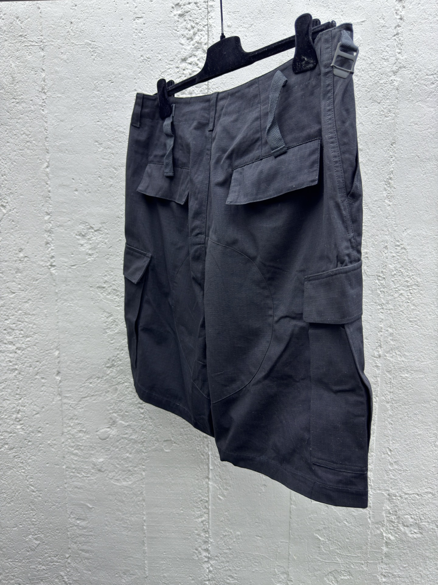 Balenciaga 工装短裤 9