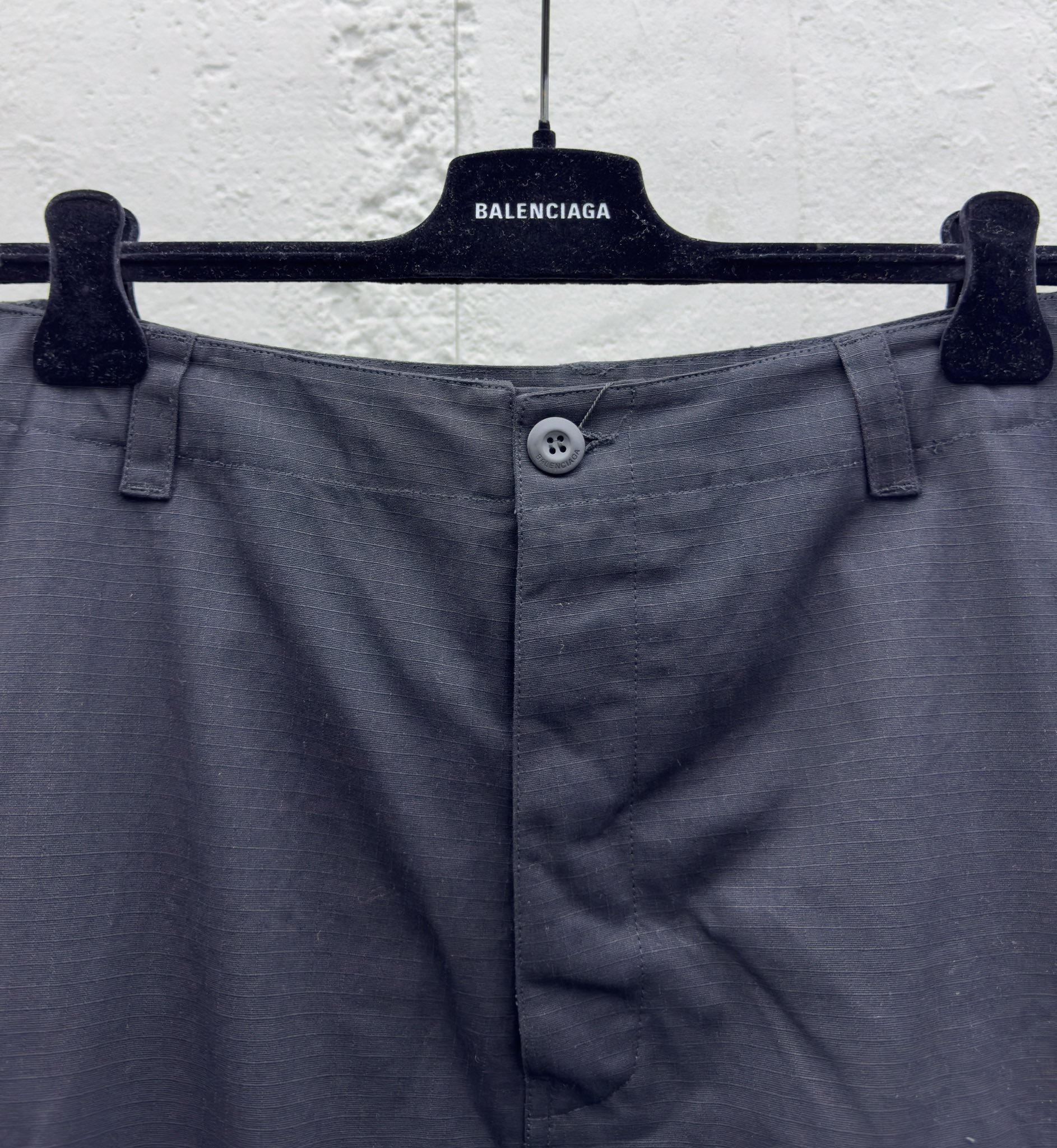 Balenciaga 工装短裤 3