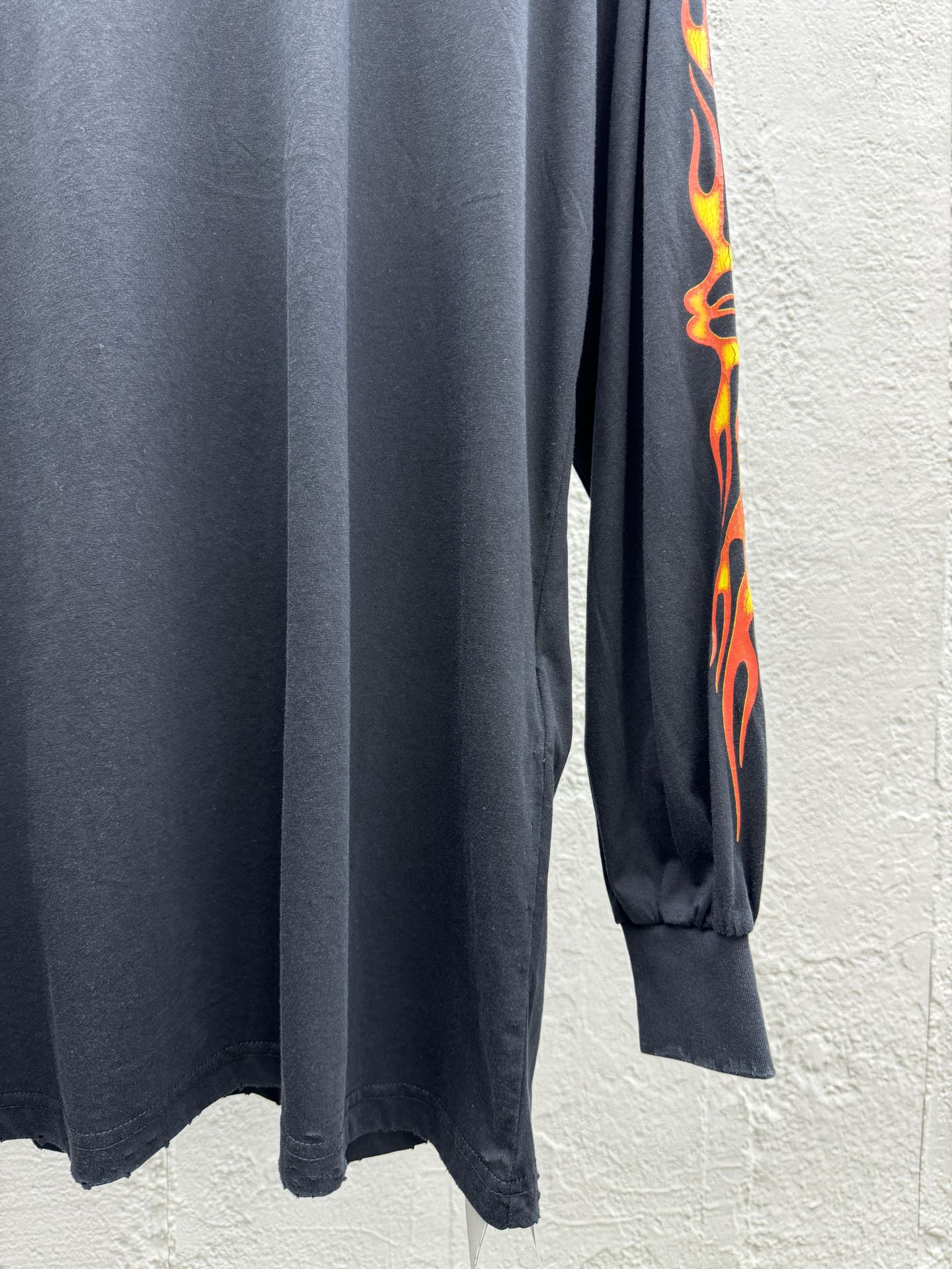 Balenciaga 双环火焰破洞涂鸦印花长袖 7